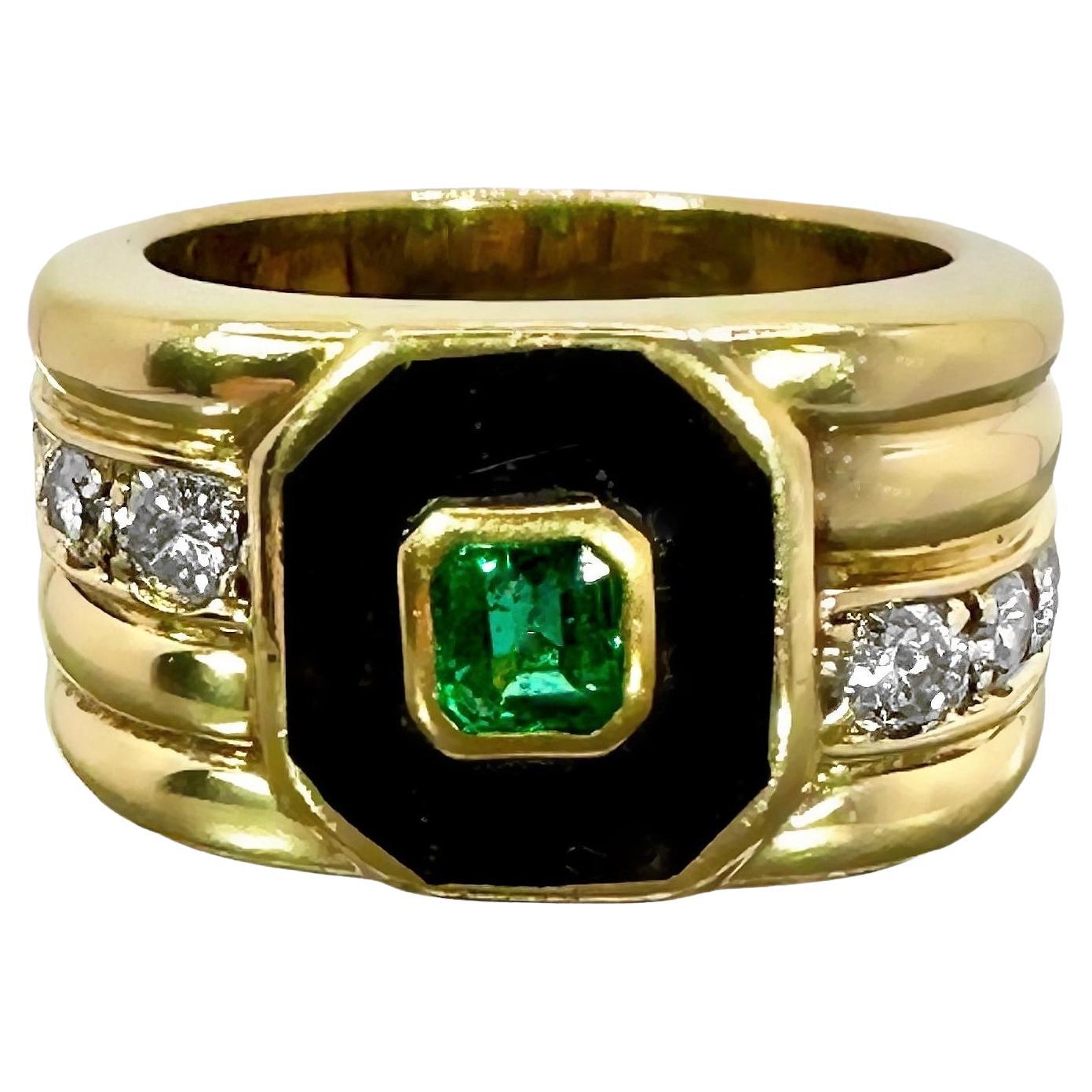 Exquisite Colombian Emerald set in 18K Yellow Gold Ring with Enamel and Diamonds For Sale