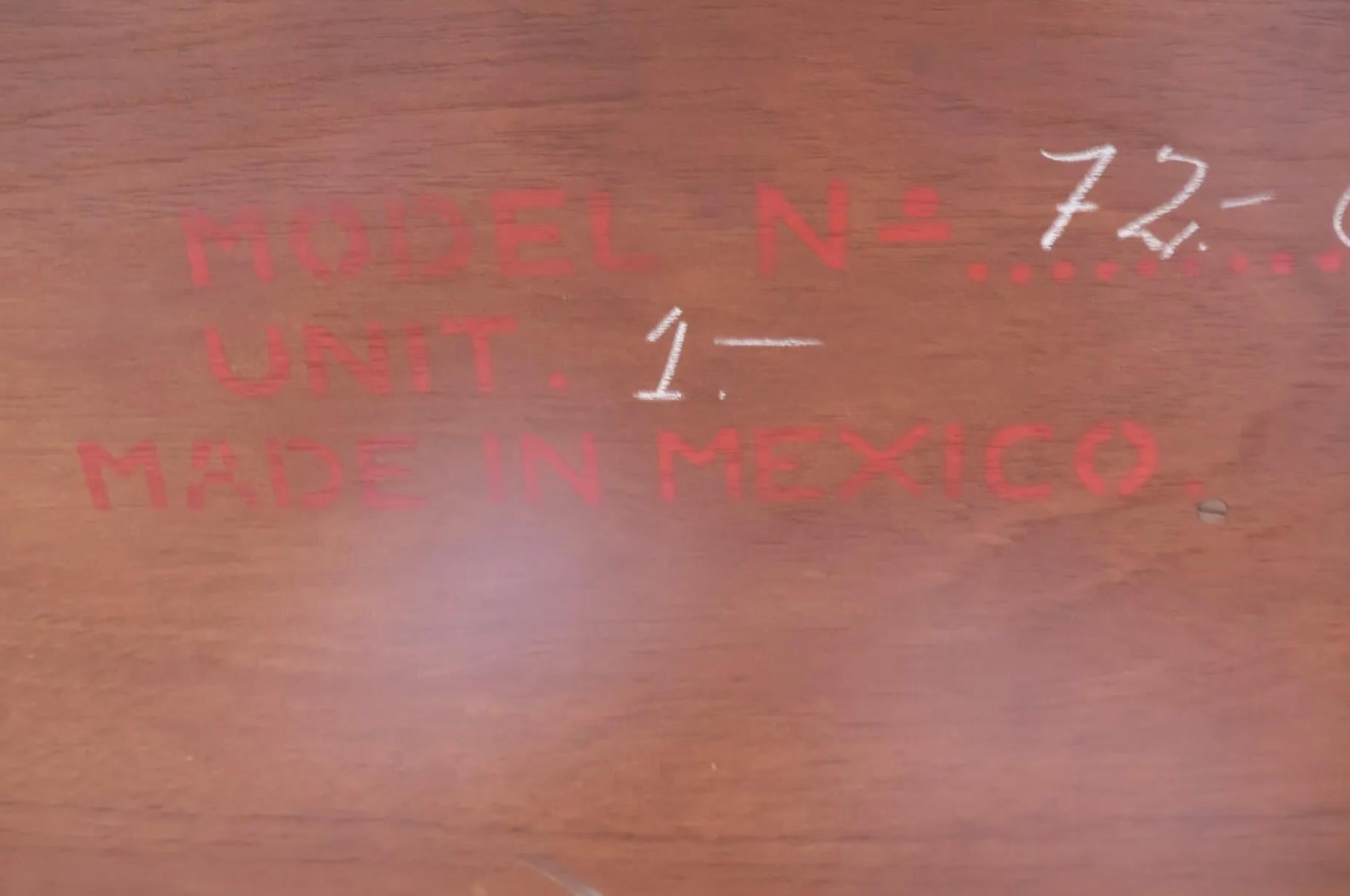 Exquise crédence d'Edmond J. Spence fabriquée par Industria Mueblera Mexico 2