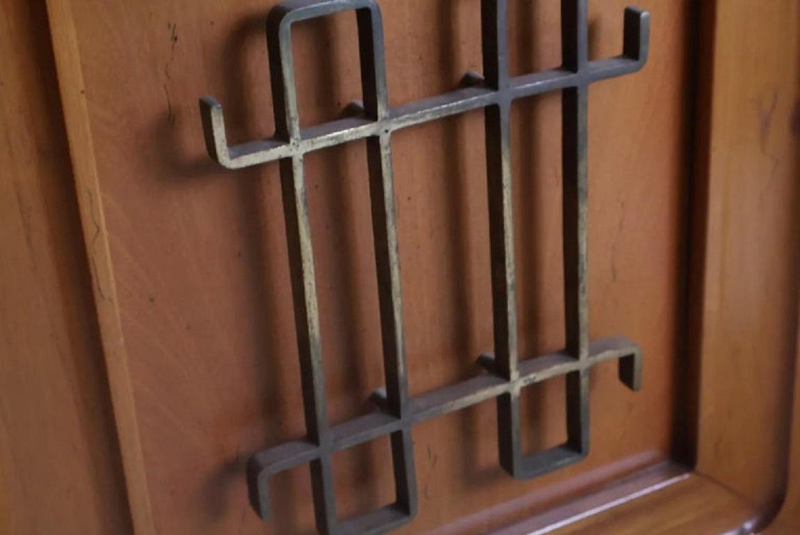 Ferro Squisita credenza di Edmond J. Spence realizzata da Industria Mueblera Mexico in vendita