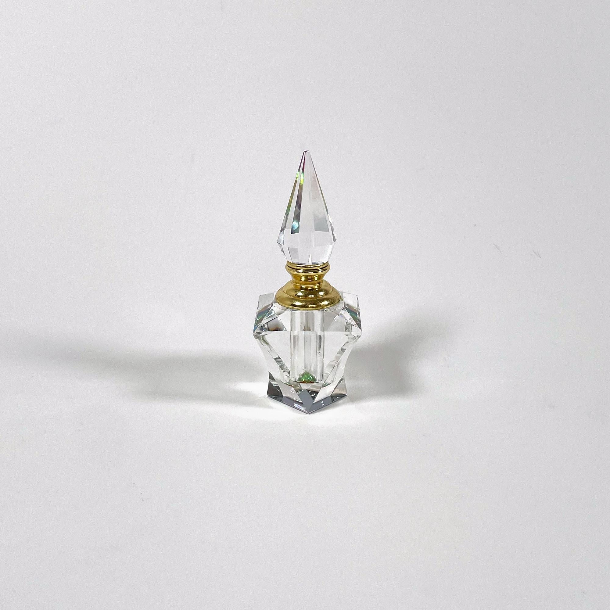 Exquisito frasco de perfume de cristal tallado de la década de 2000 en Bueno estado para la venta en PARIS, FR