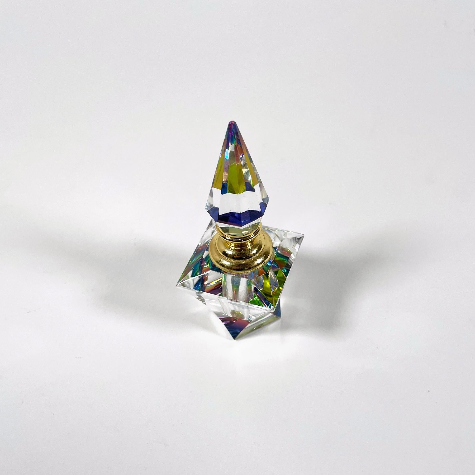 Exquisito frasco de perfume de cristal tallado de la década de 2000 Cristal en venta