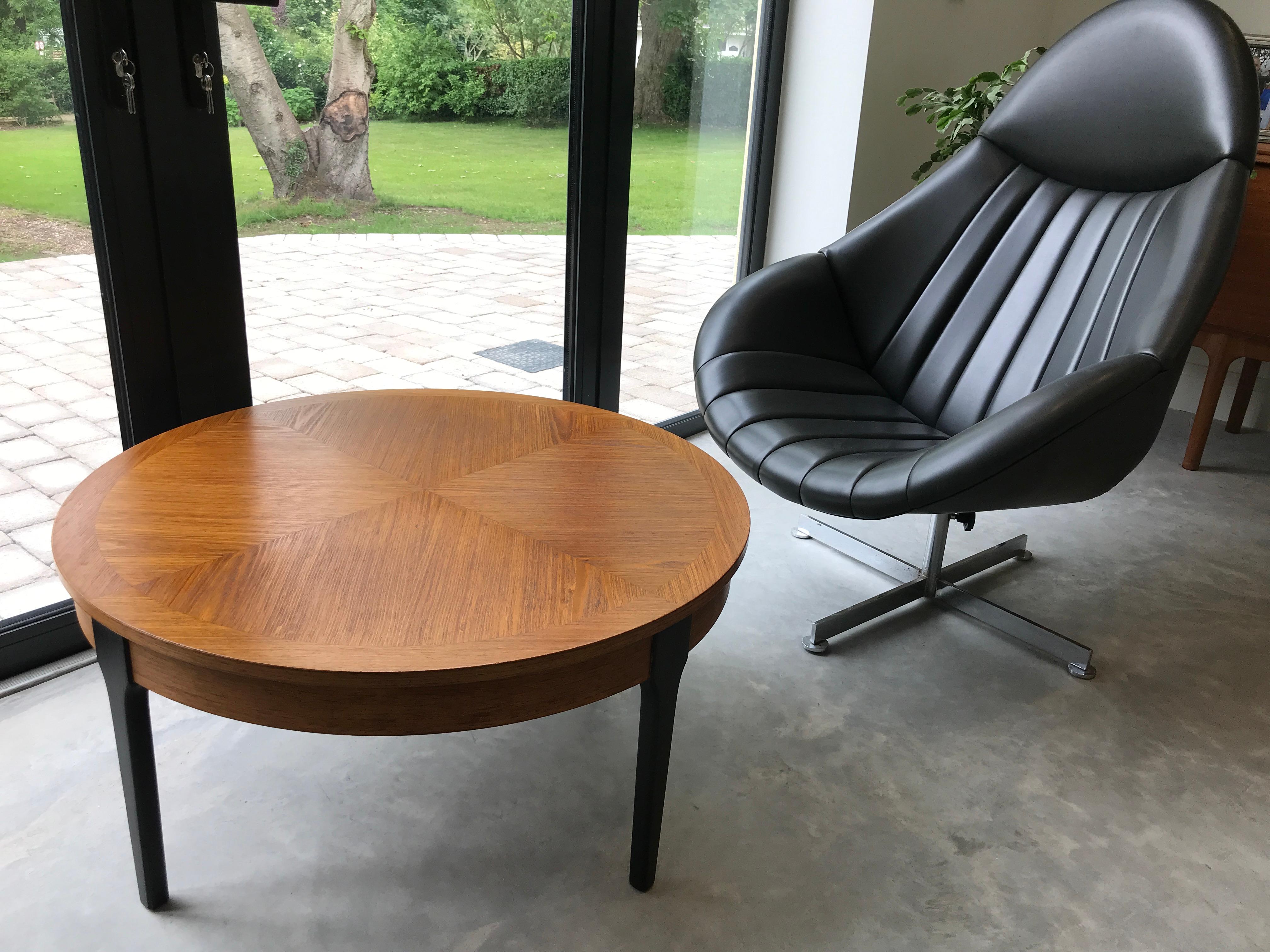 20th Century Exquisite Danish 1960s Retro Teak Coffee Table with Black Legs For Sale