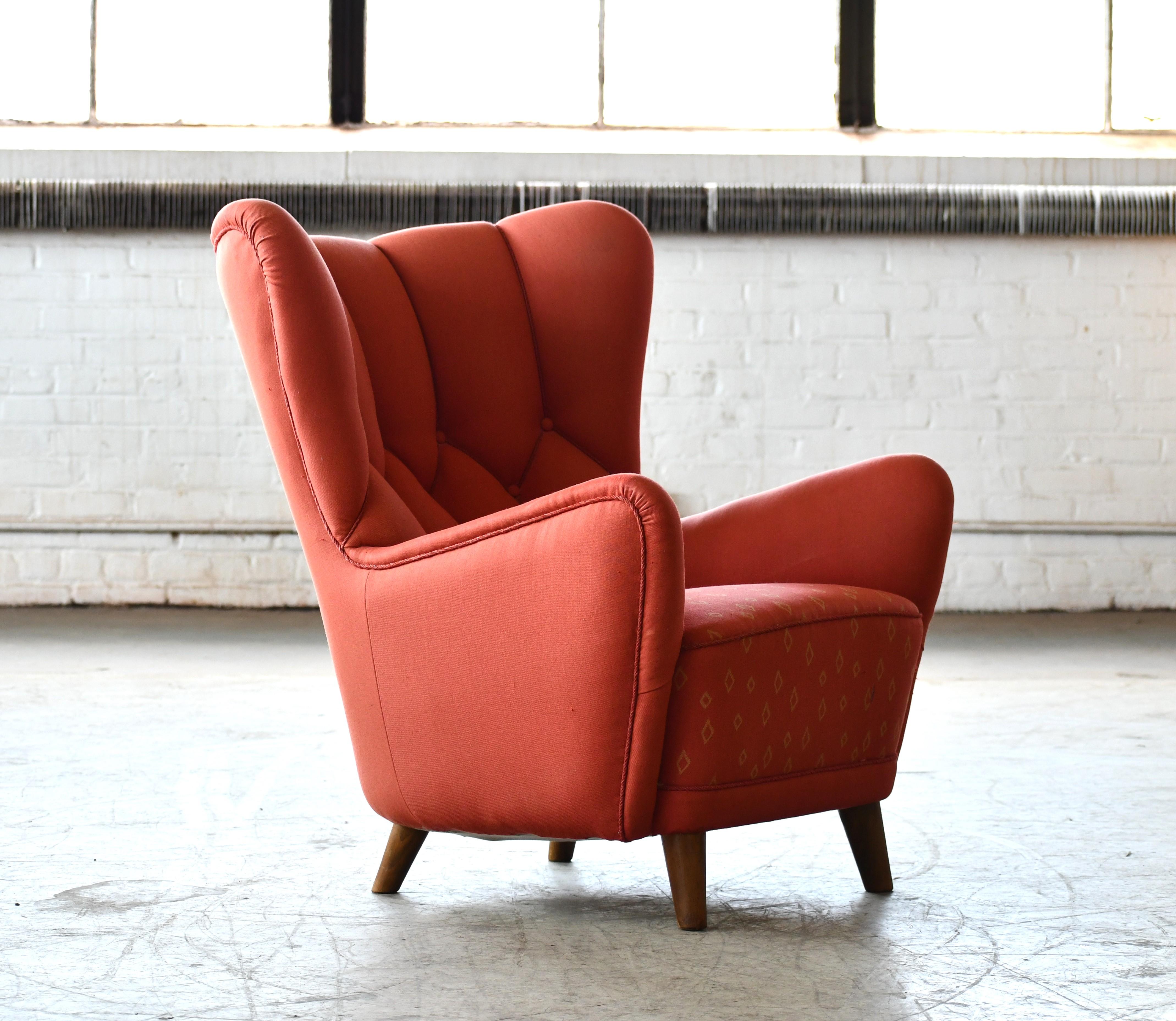 Exquisite Danish Lassen Style Mid-Century Lounge Chair in Red Wool, 1940's In Good Condition For Sale In Bridgeport, CT