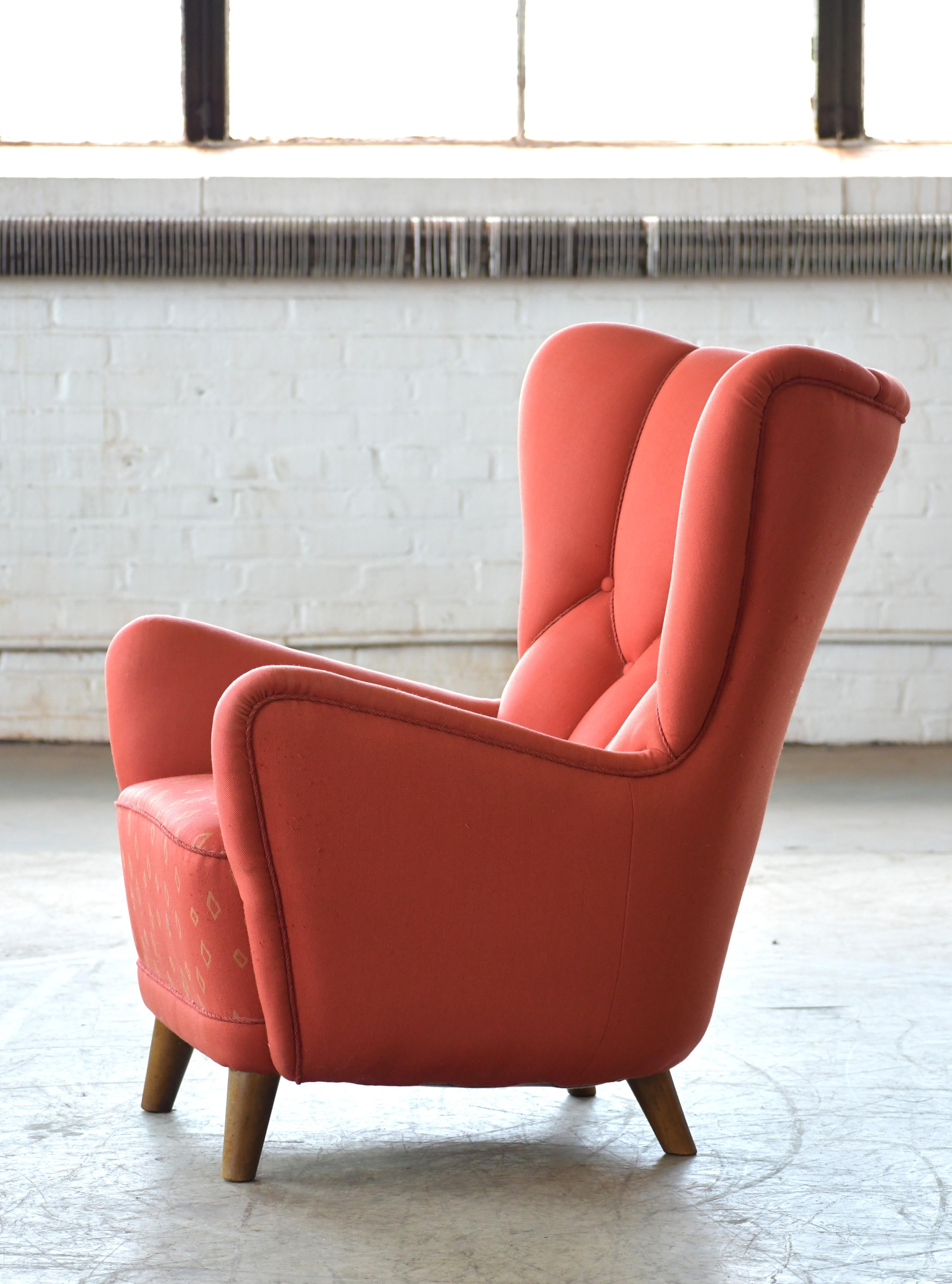 Exquisite Danish Lassen Style Mid-Century Lounge Chair in Red Wool, 1940's For Sale 1