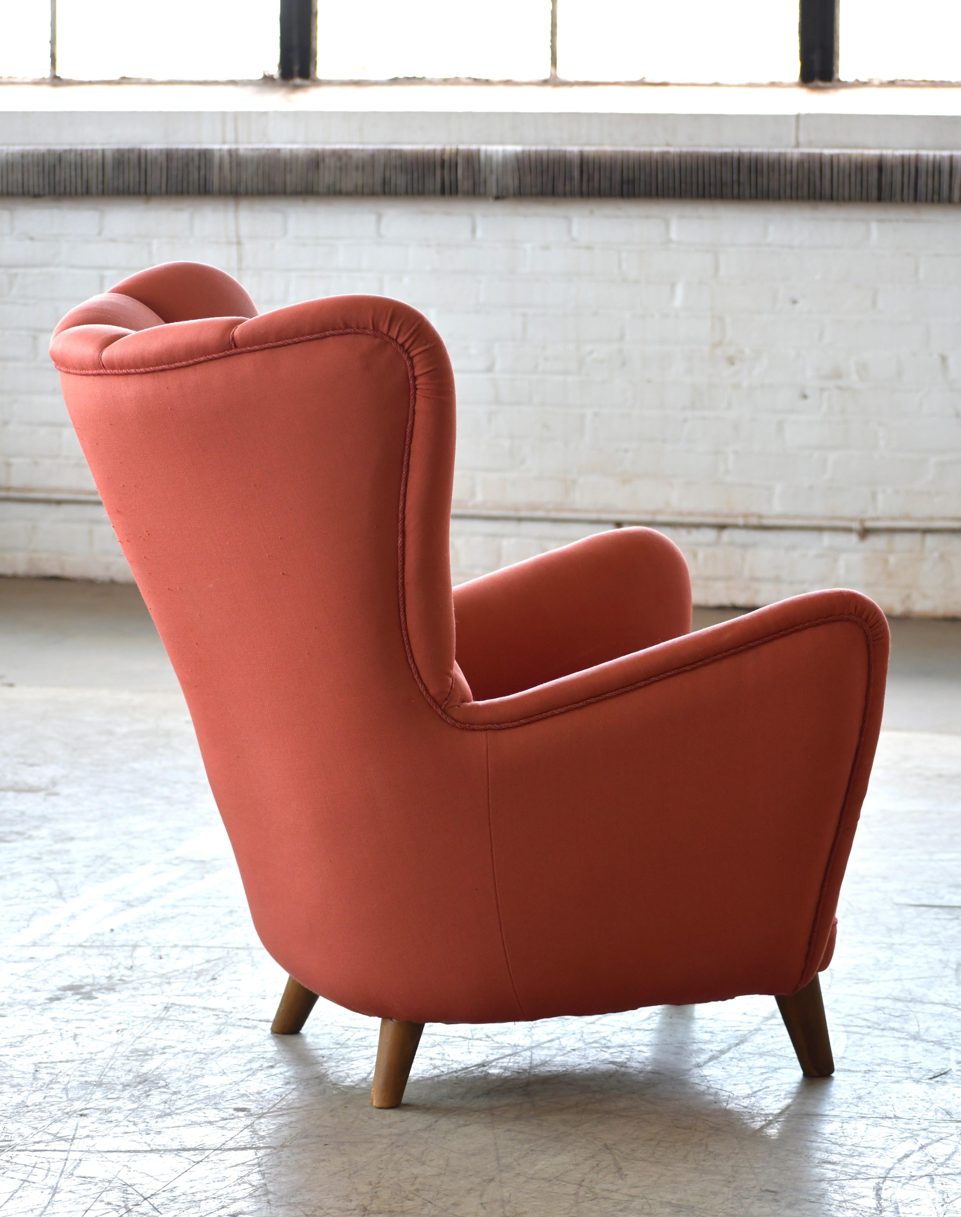 Exquisite Danish Lassen Style Mid-Century Lounge Chair in Red Wool, 1940's For Sale 2
