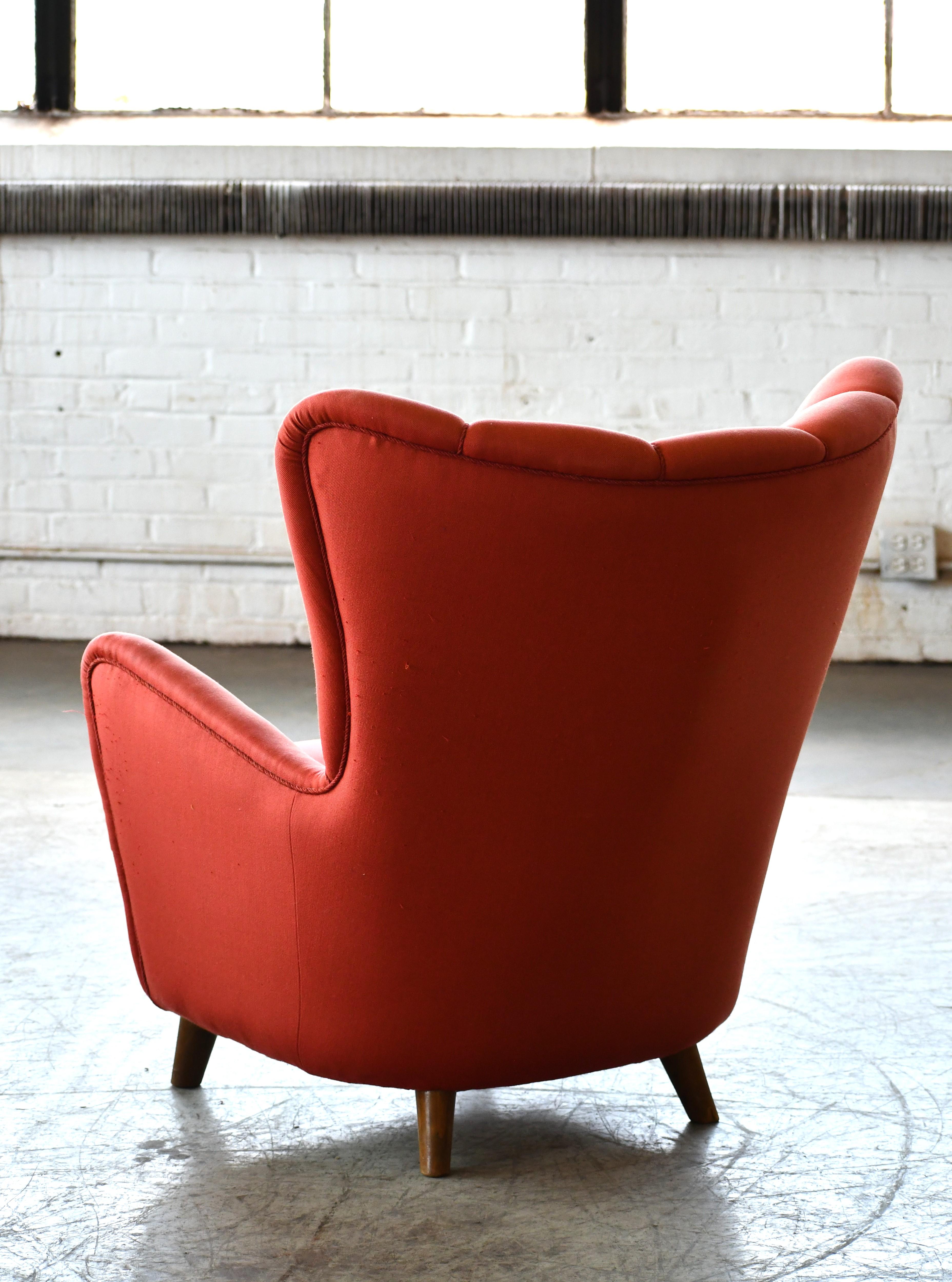 Exquisite Danish Lassen Style Mid-Century Lounge Chair in Red Wool, 1940's For Sale 3
