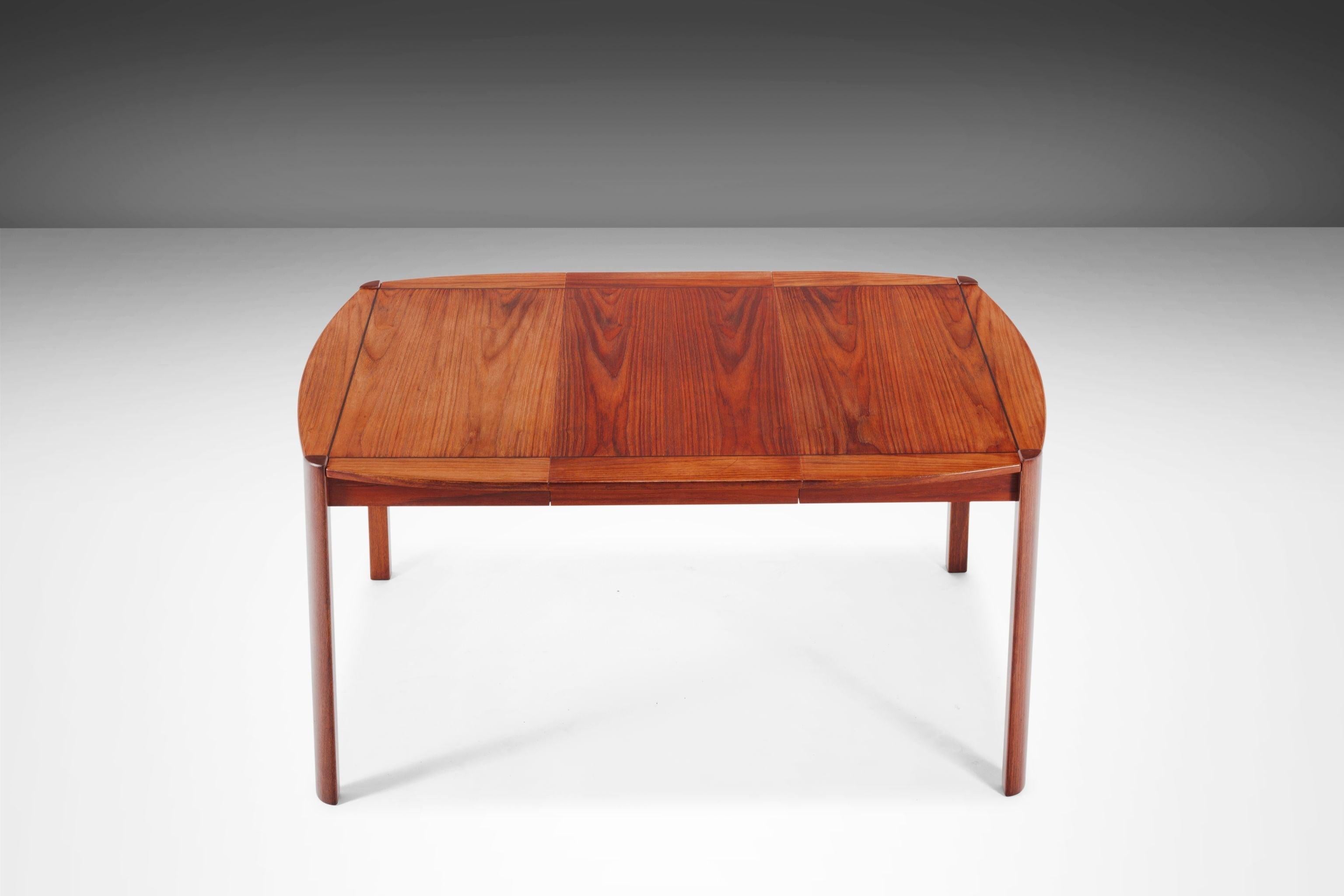 Exquisite Danish Modern Extension Dining Table in Teak, Denmark, c. 1960's In Good Condition For Sale In Deland, FL