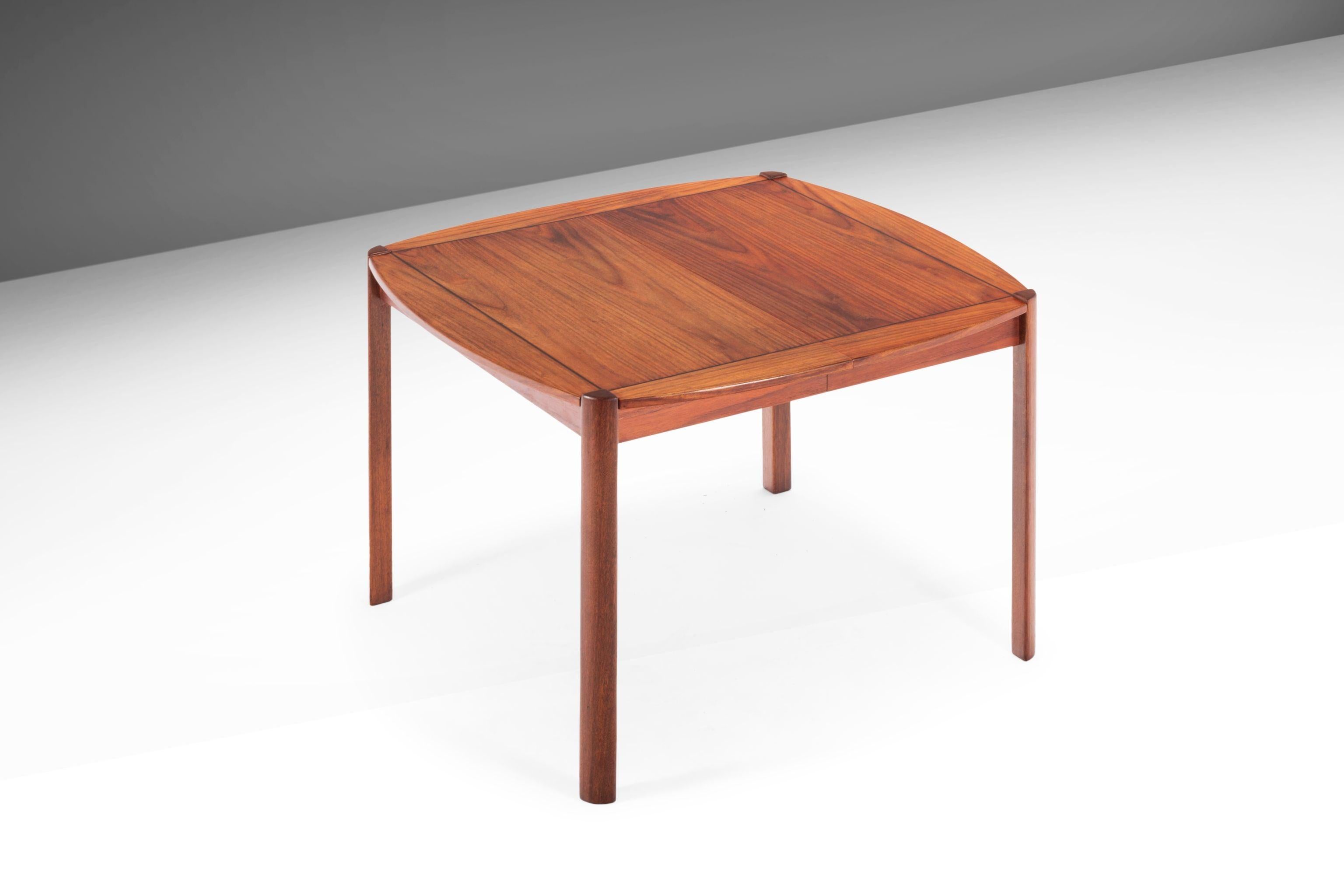 Mid-20th Century Exquisite Danish Modern Extension Dining Table in Teak, Denmark, c. 1960's For Sale
