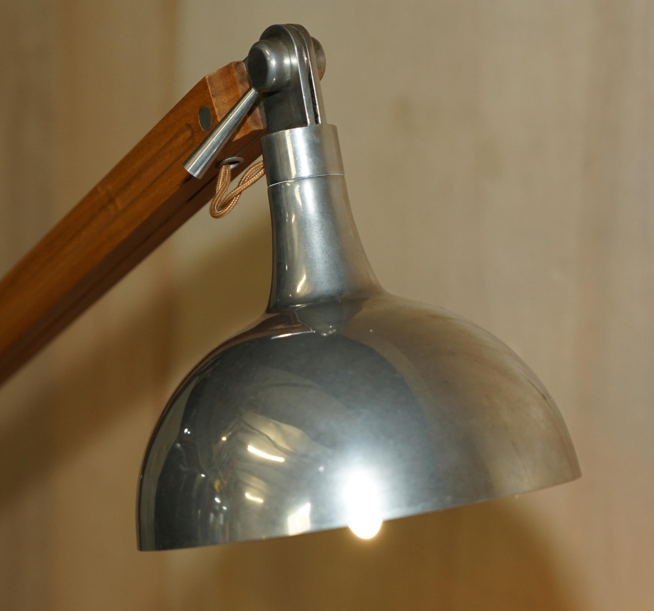 EXQUISITE DAVID LINLEY CHELSEA FLOOR STANDiNG LAMP MIT POLISH CHROME FITTINGS (Chrom) im Angebot
