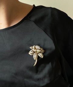 Squisita spilla a fiore con diamante in oro David Webb