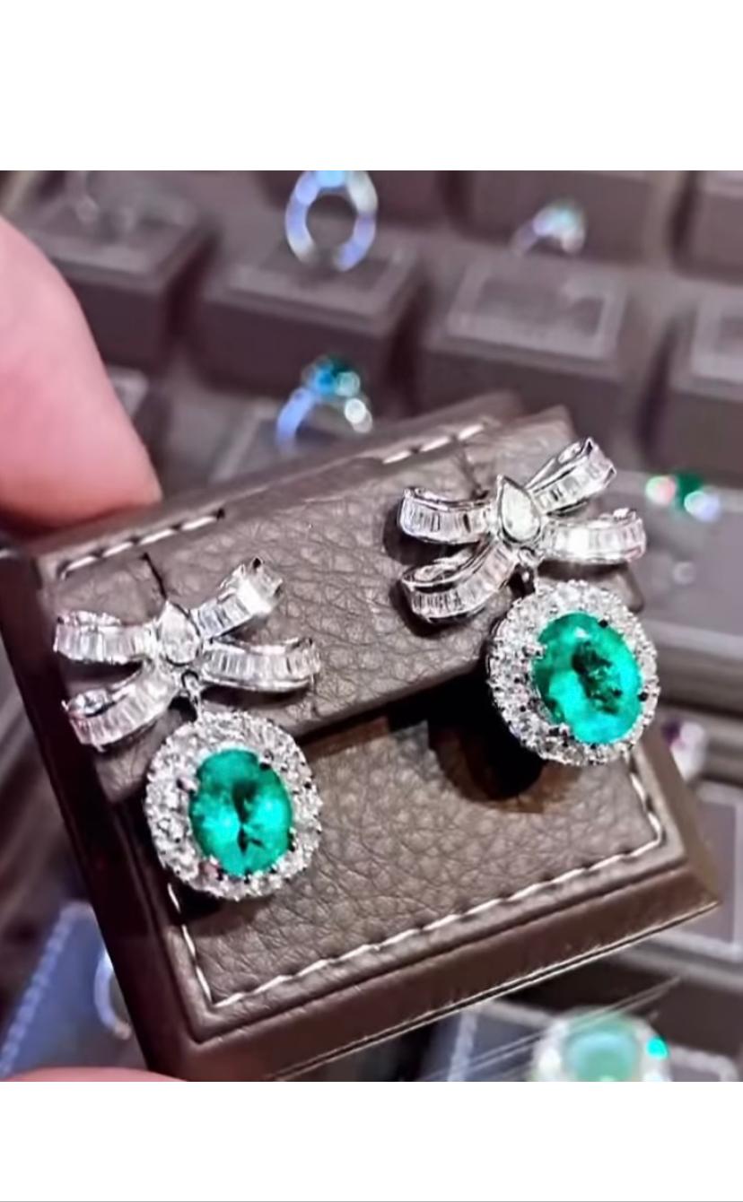 Exquisito Diseño con 6,65 Quilates de Esmeraldas y Diamantes en Nuevo estado para la venta en Massafra, IT