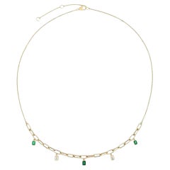 Collar de eslabones de oro amarillo de 14K con colgante de esmeralda de 0,55 ct y diamante «Fancy» de 0,39 ct