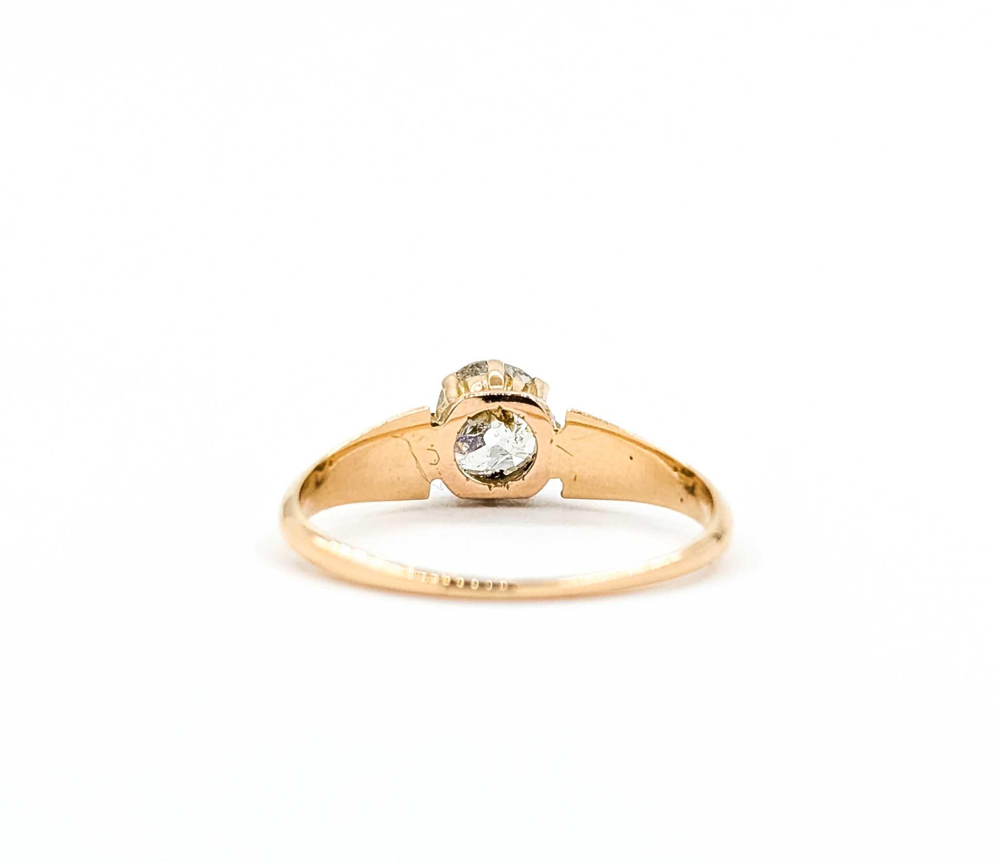 Exquisito anillo vintage de oro de 18 quilates con diamantes en venta 2