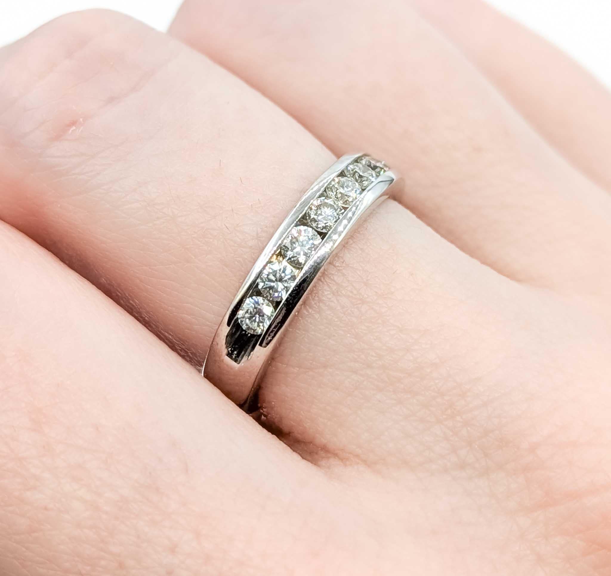 Exquisite Diamond Bridal Ring in 14k White Gold In Excellent Condition For Sale In Bloomington, MN