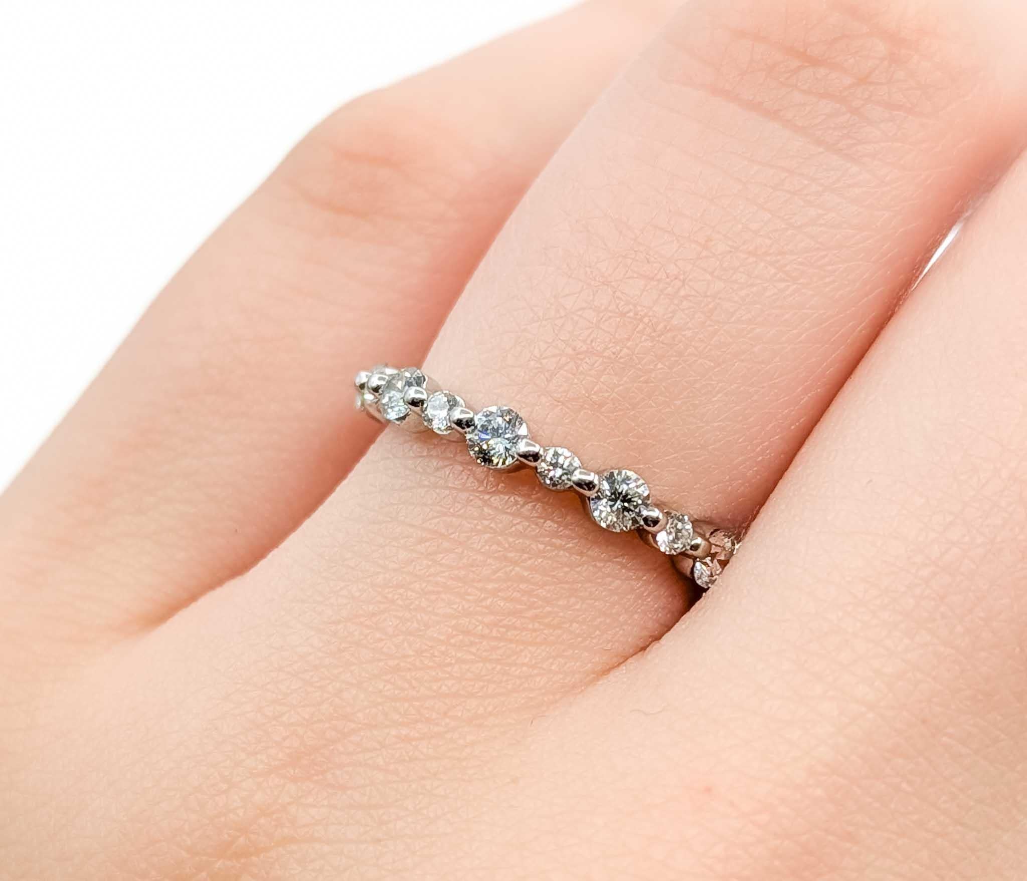Squisito anello nuziale con diamante in oro bianco 14k In condizioni ottime in vendita a Bloomington, MN