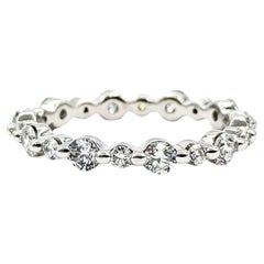 Squisito anello nuziale con diamante in oro bianco 14k