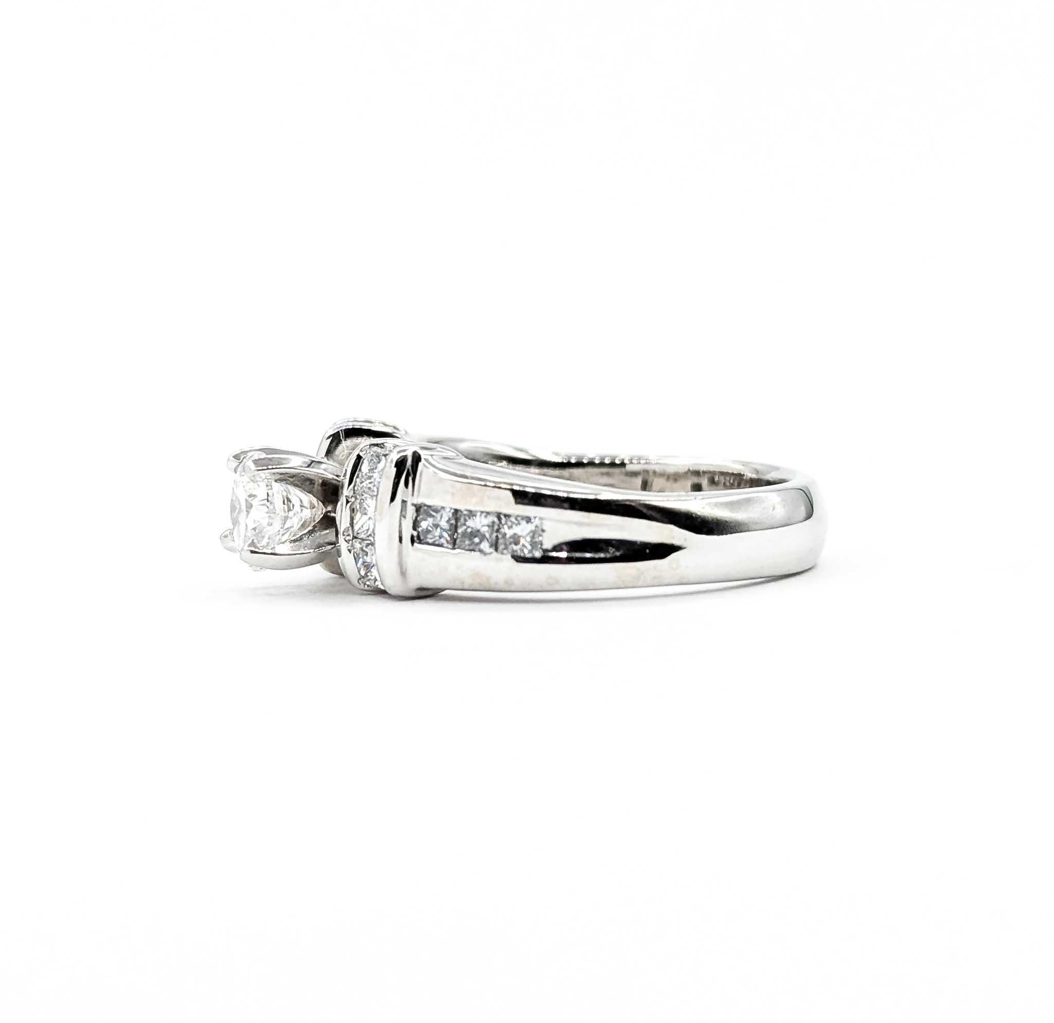 Exquisite Diamond Engagement Ring in 14k White Gold For Sale 4