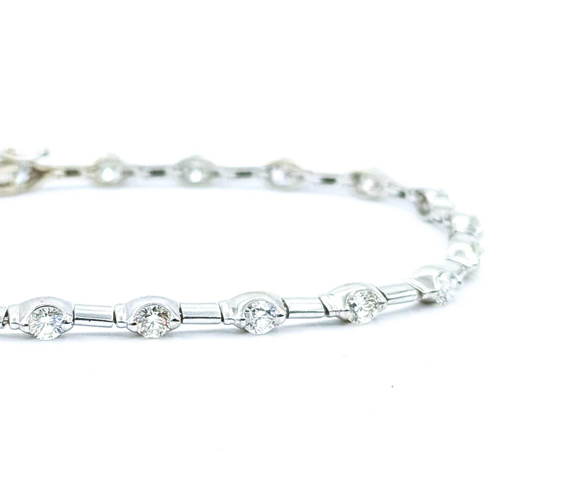 Modern Exquisite Diamond Fashion Bracelet in 18K White Gold For Sale