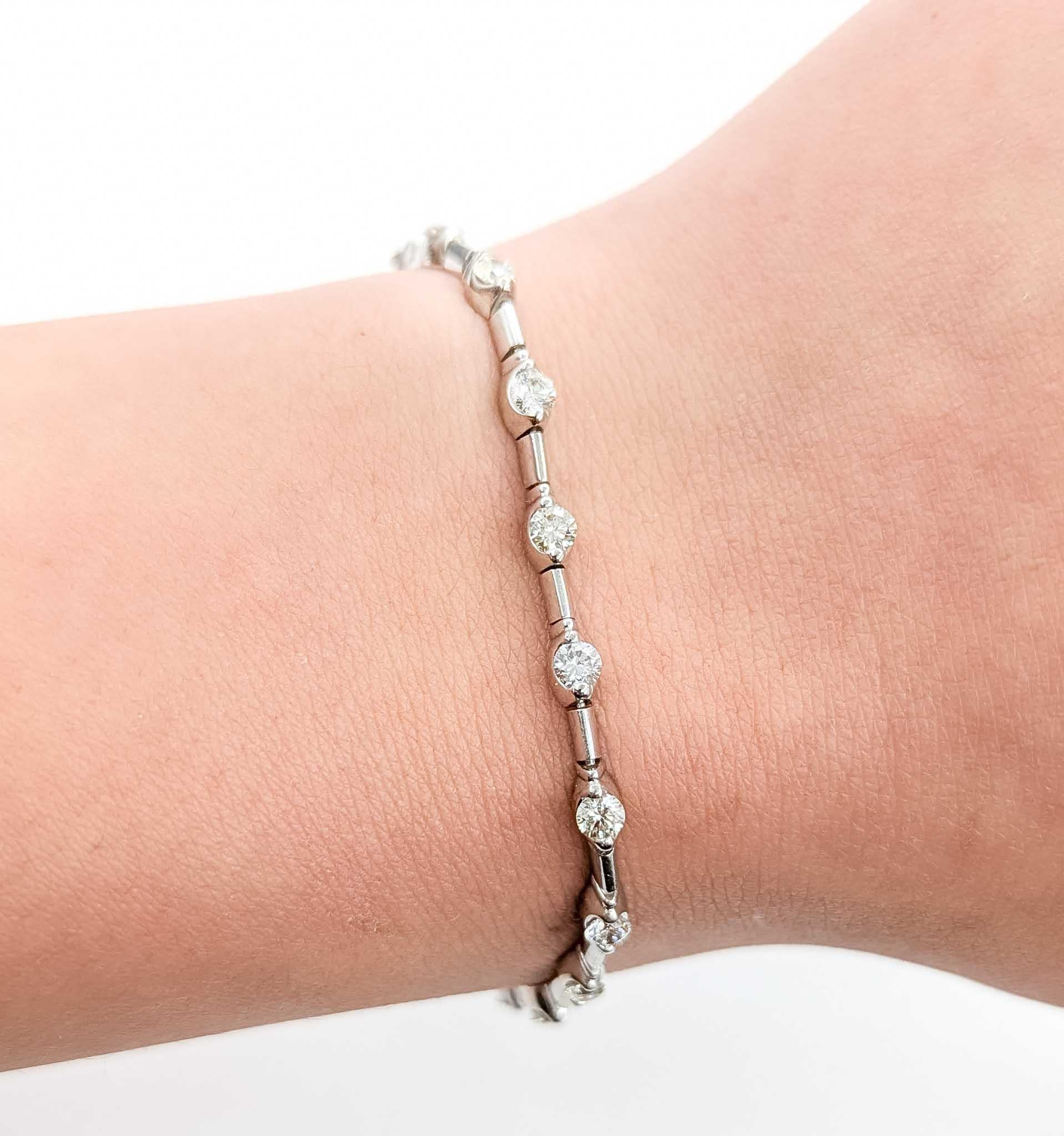 Round Cut Exquisite Diamond Fashion Bracelet in 18K White Gold For Sale