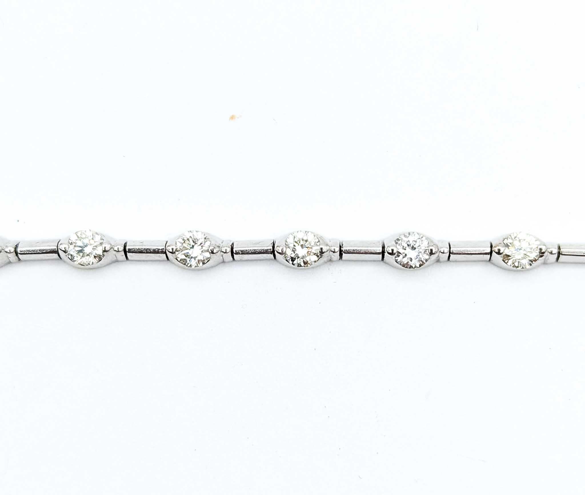 Exquisite Diamond Fashion Bracelet in 18K White Gold In Excellent Condition For Sale In Bloomington, MN