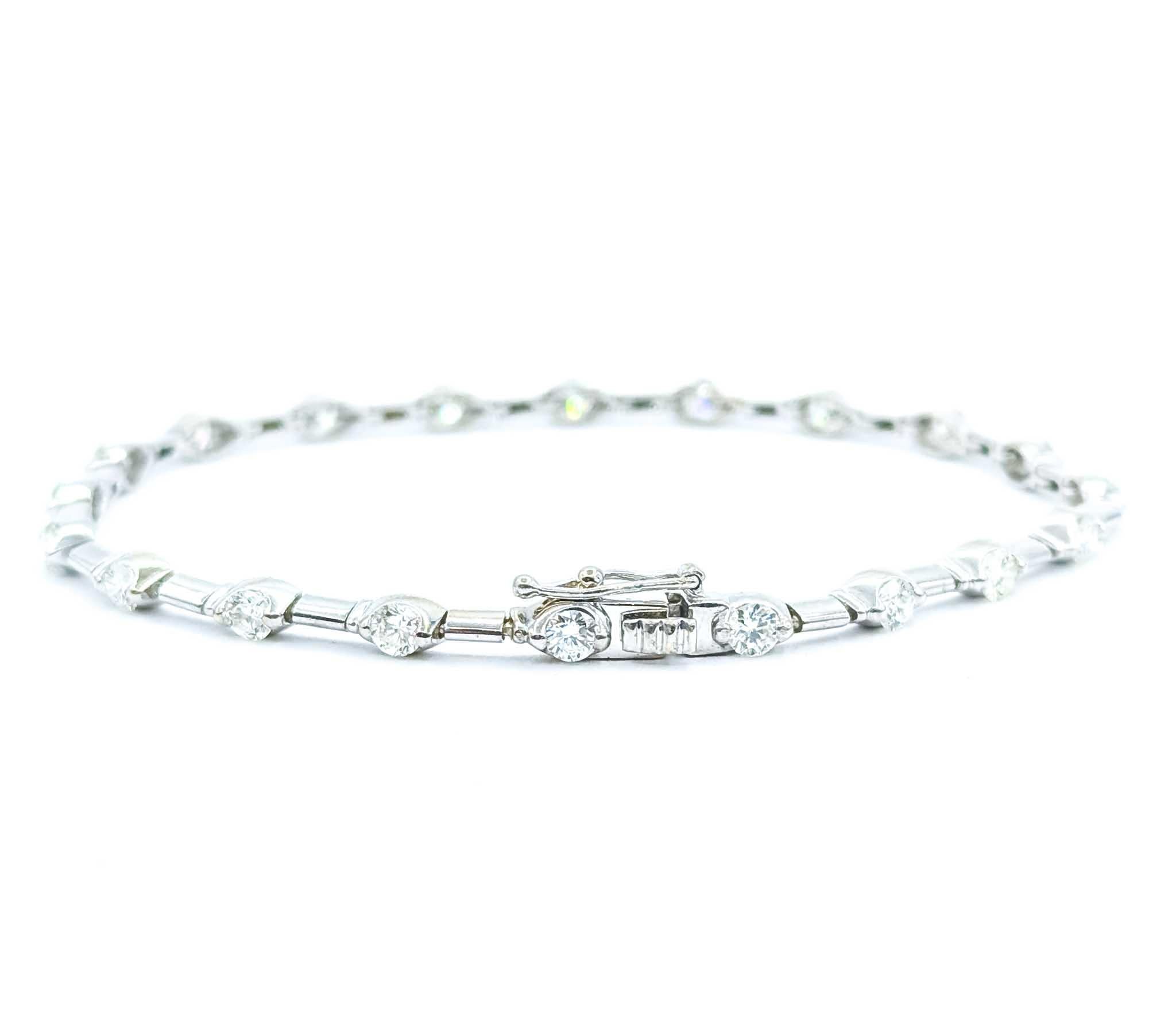 Exquisite Diamond Fashion Bracelet in 18K White Gold For Sale 1