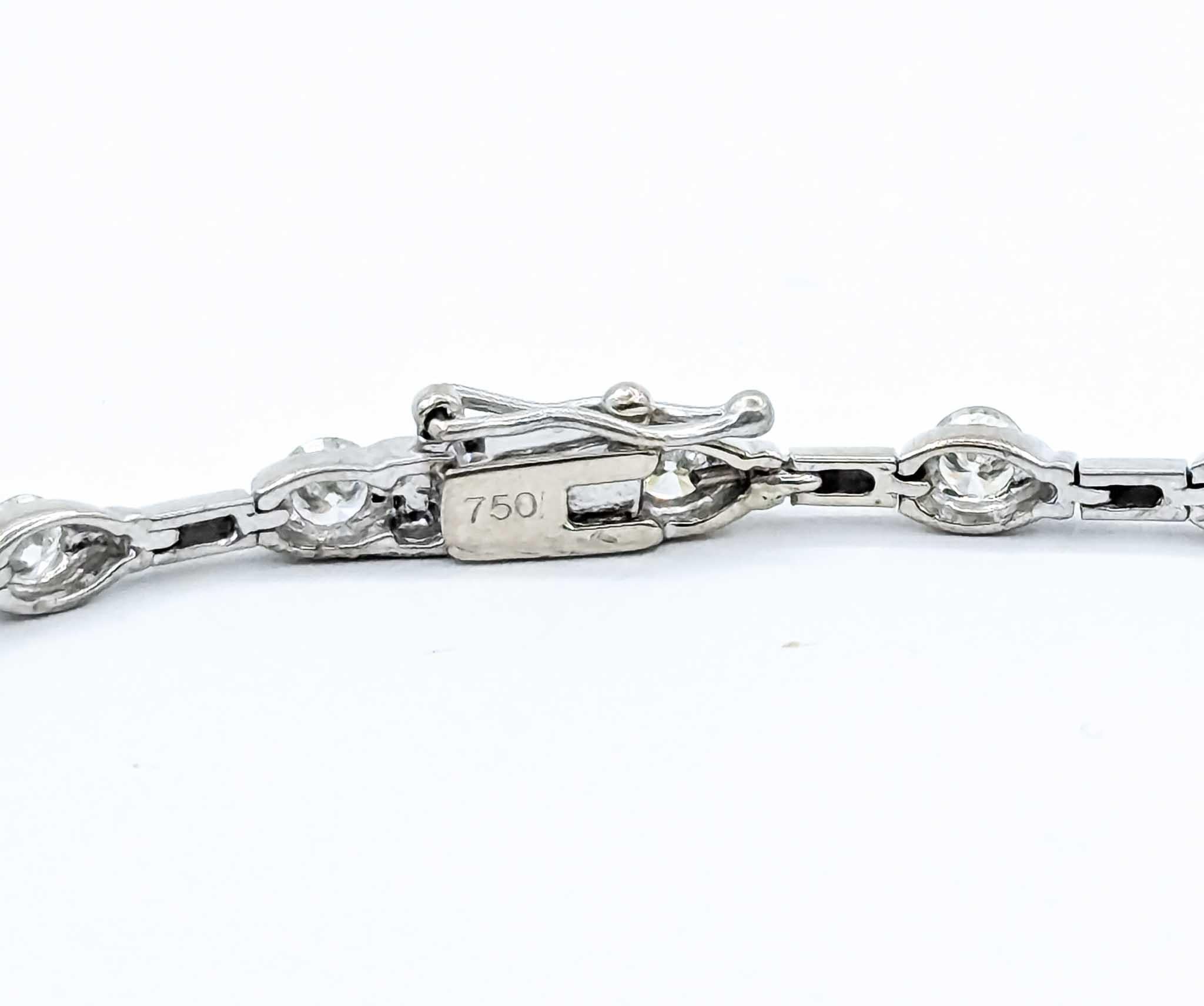 Exquisite Diamond Fashion Bracelet in 18K White Gold For Sale 2