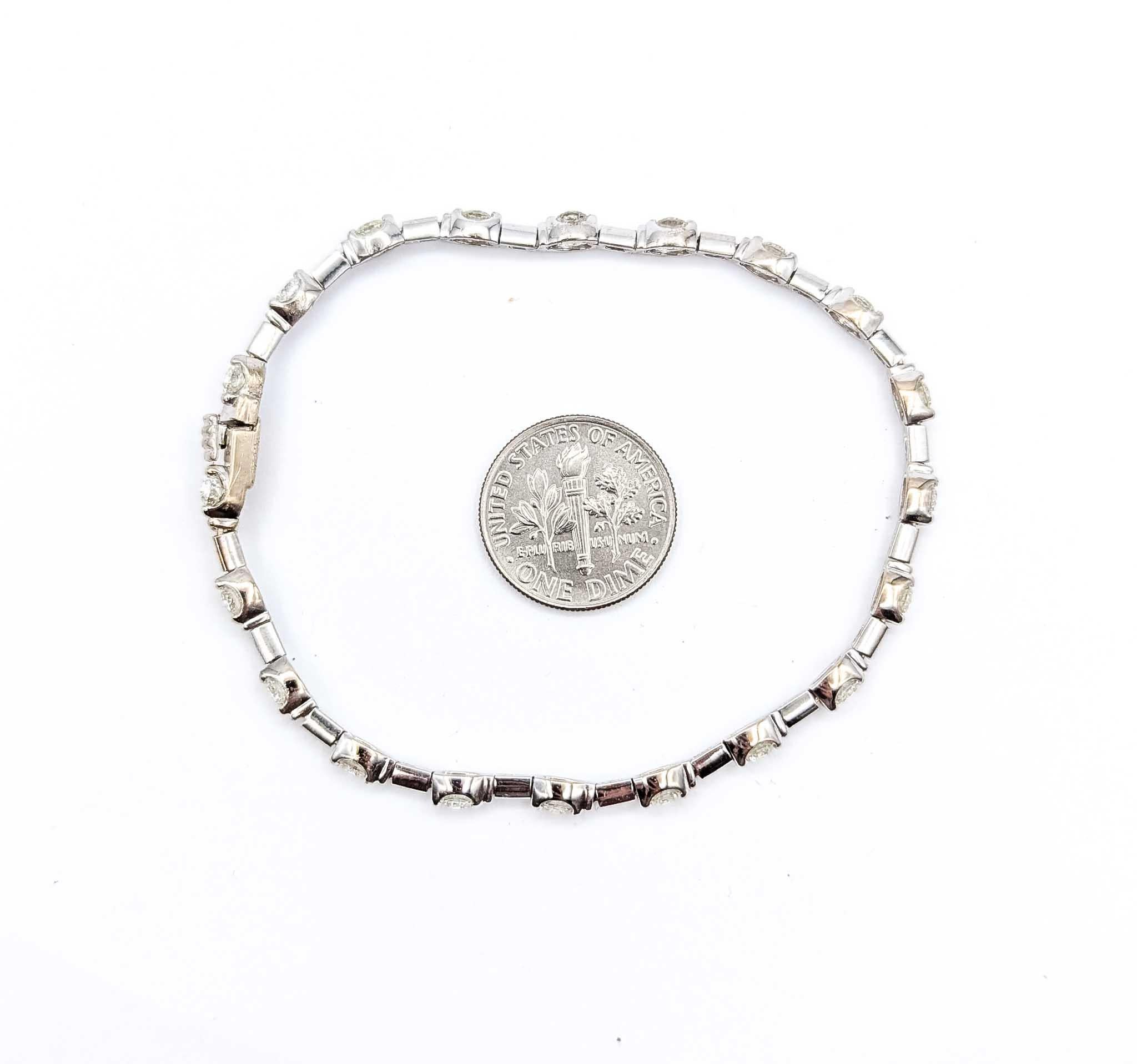 Exquisite Diamond Fashion Bracelet in 18K White Gold For Sale 3