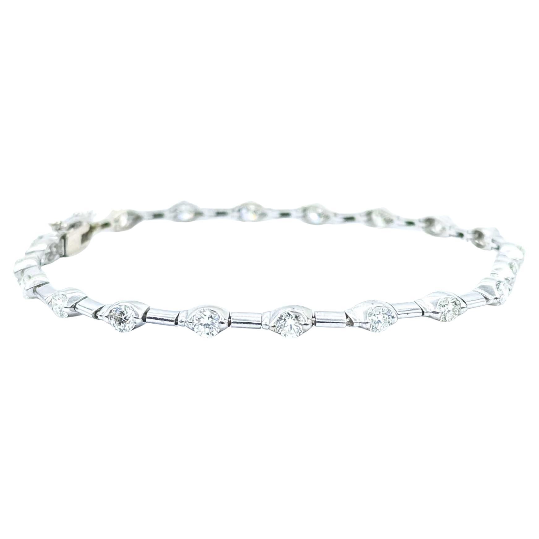 Exquisite Diamond Fashion Bracelet in 18K White Gold