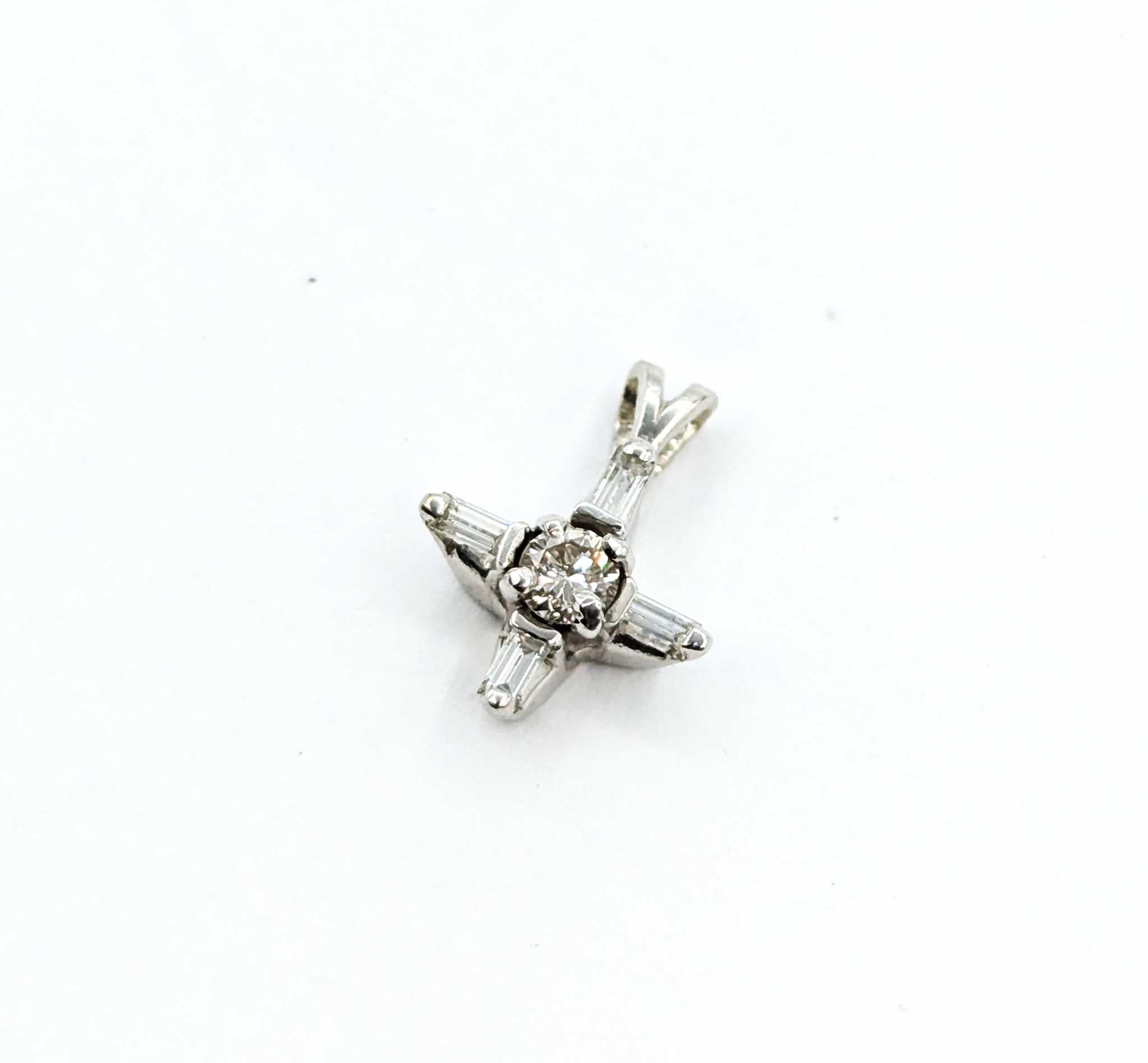 Exquisiter Diamant-Mode-Anhänger aus 14k Weißgold (Zeitgenössisch) im Angebot