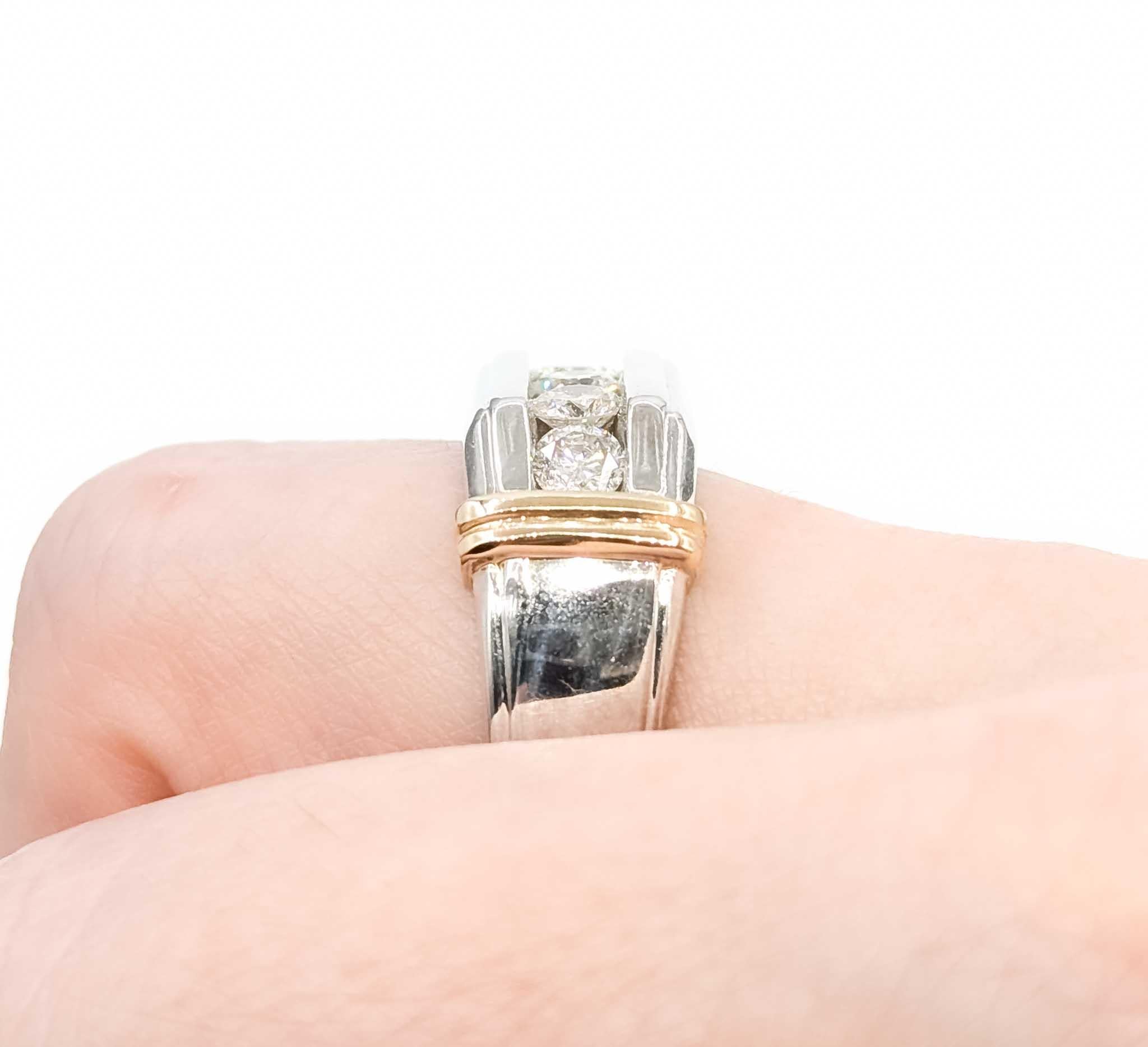 Round Cut Exquisite Diamond Fashion Ring in 14k Two-Tone Gold For Sale