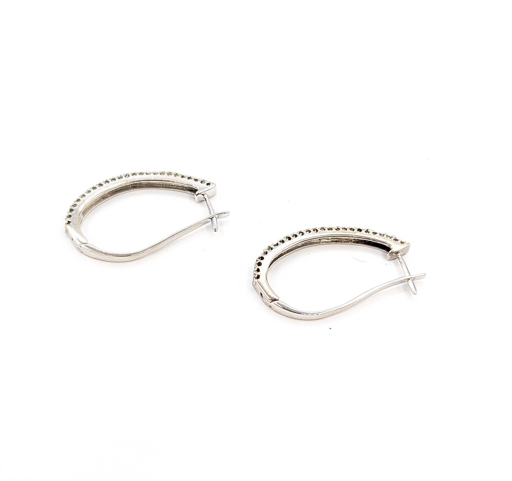 Exquisite Diamond Half Hoop Earrings in 14k White Gold im Zustand „Hervorragend“ im Angebot in Bloomington, MN