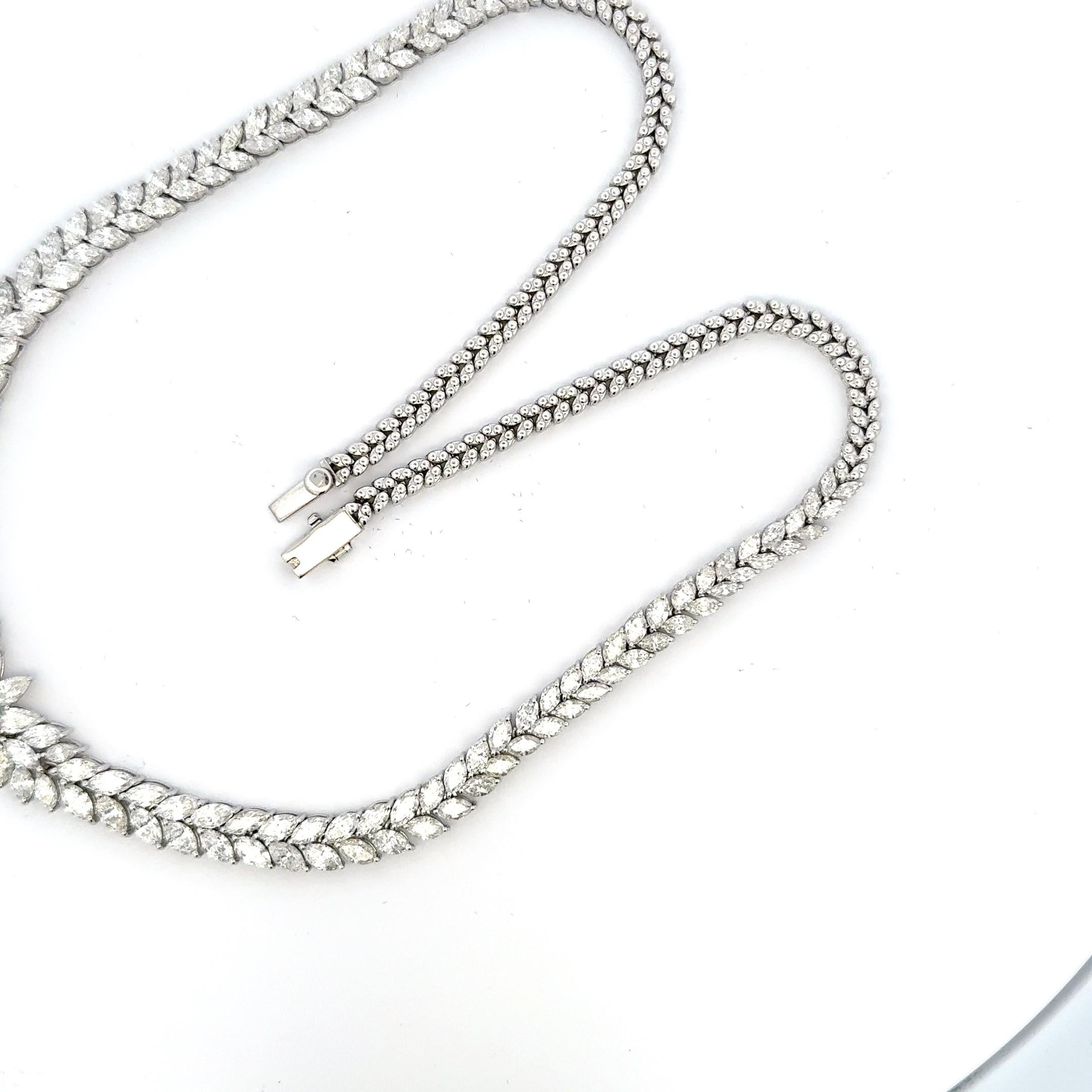 Moderno Squisita collana di diamanti in vendita