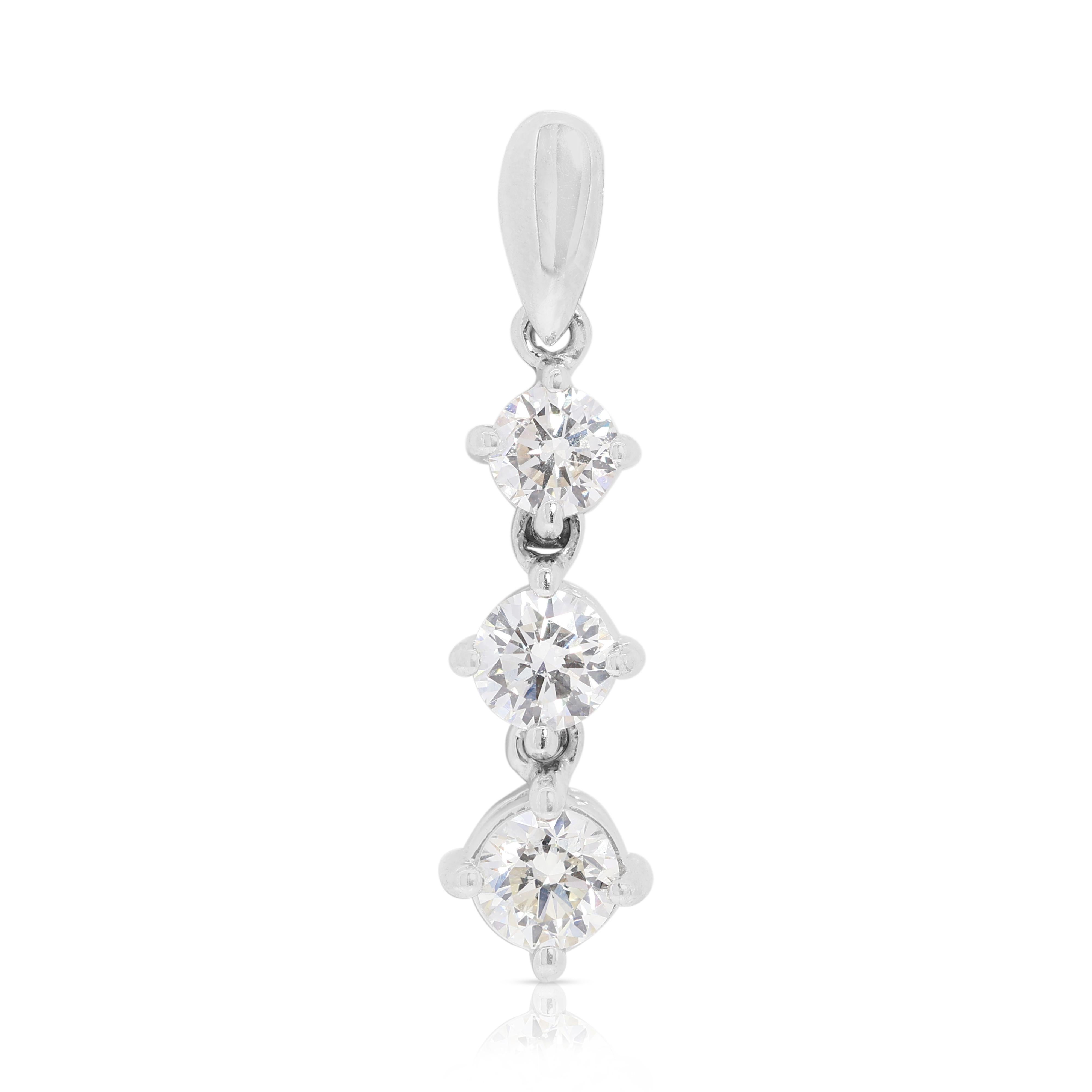 Taglio rotondo Squisito ciondolo con diamante in oro bianco 14K - Catena non inclusa in vendita