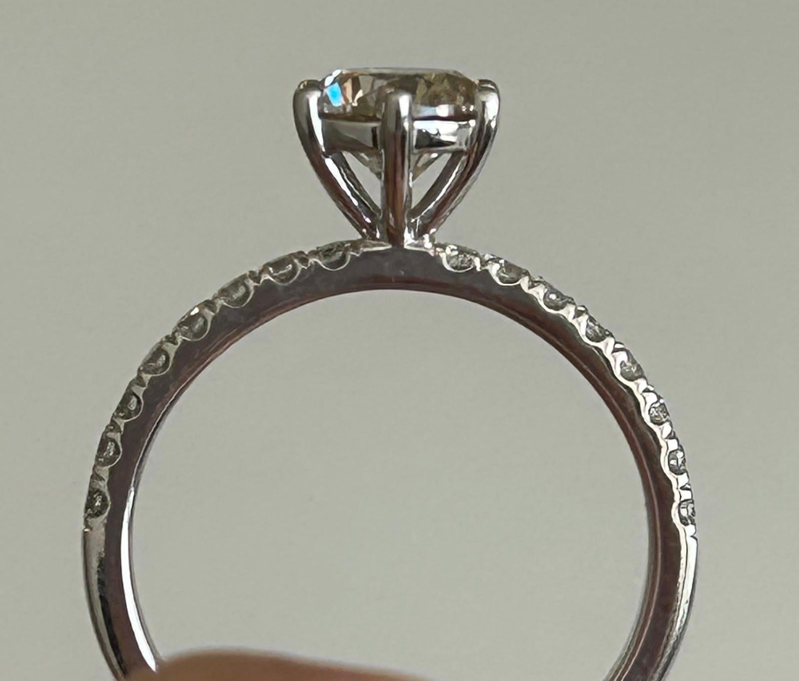 Exquisiter Diamantring (Zeitgenössisch) im Angebot