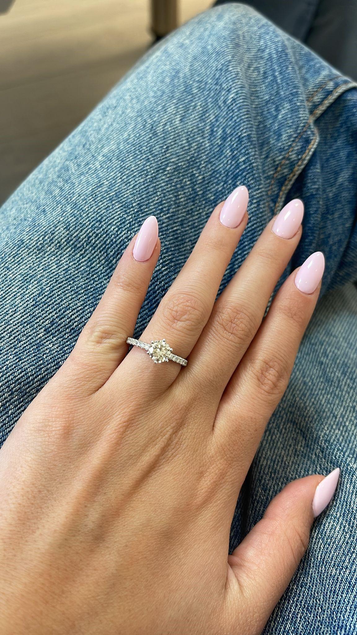 Exquisiter Diamantring (Rundschliff) im Angebot