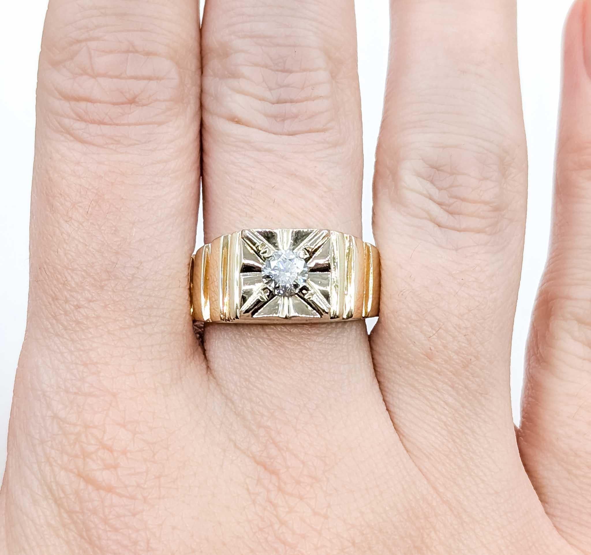 Men's Exquisite Diamond Ring in Yellow Gold For Sale