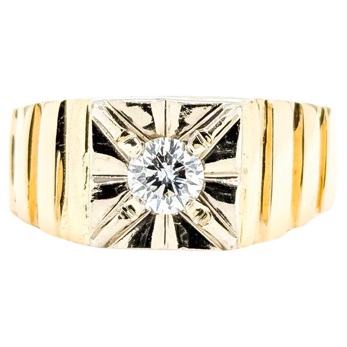 Exquisite Diamond Ring in Yellow Gold