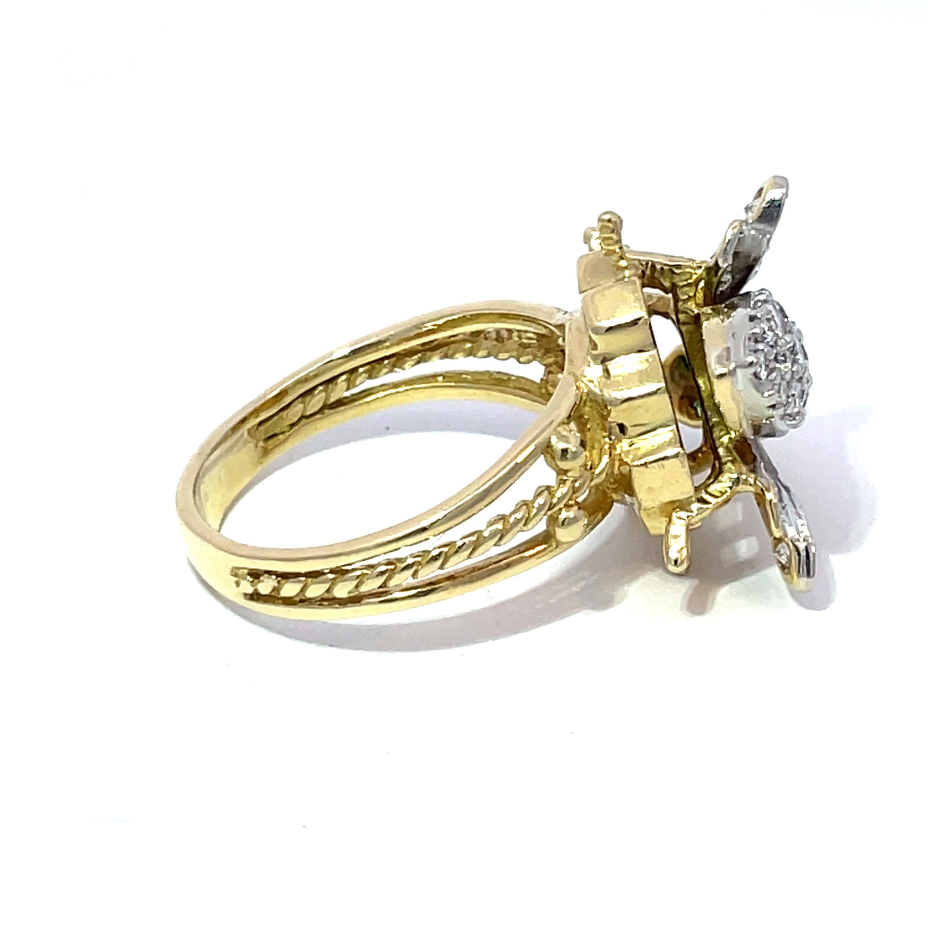 Exquisiter diamantbesetzter Bienen-Cocktailring aus 18k Gelbgold (Moderne) im Angebot