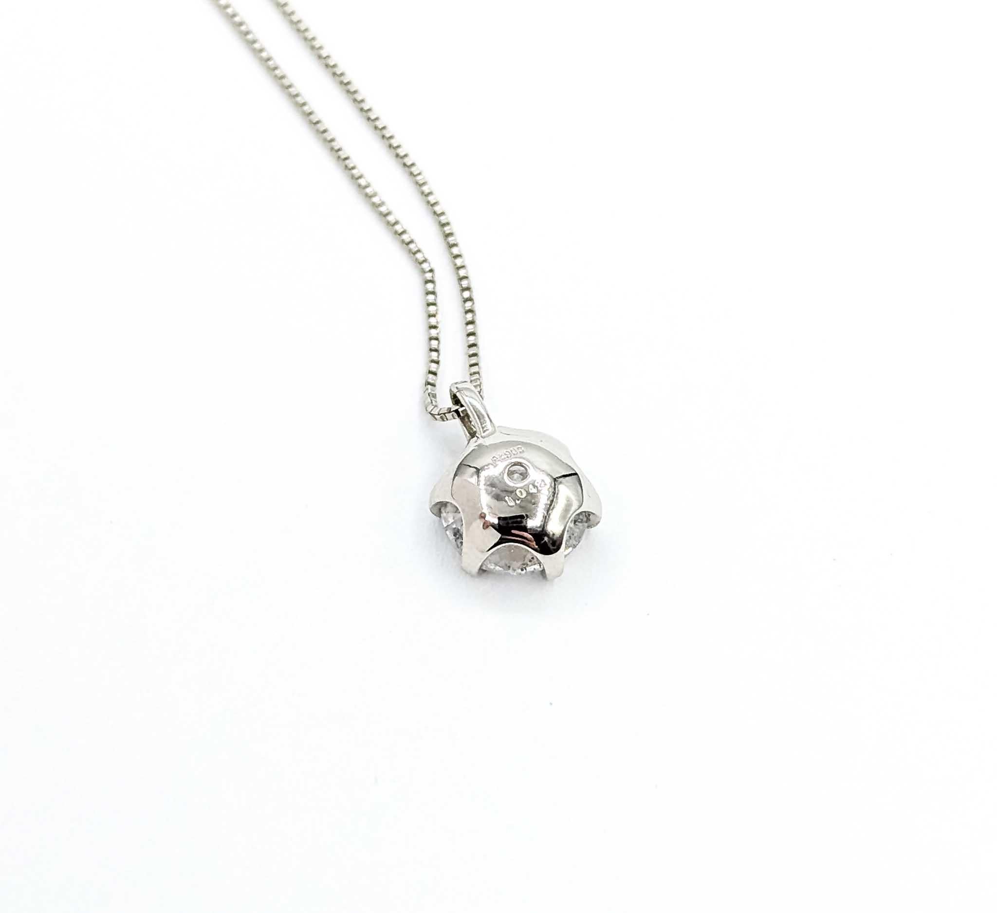 Exquisite Diamond Solitaire Pendant in 850pt Gold For Sale 2