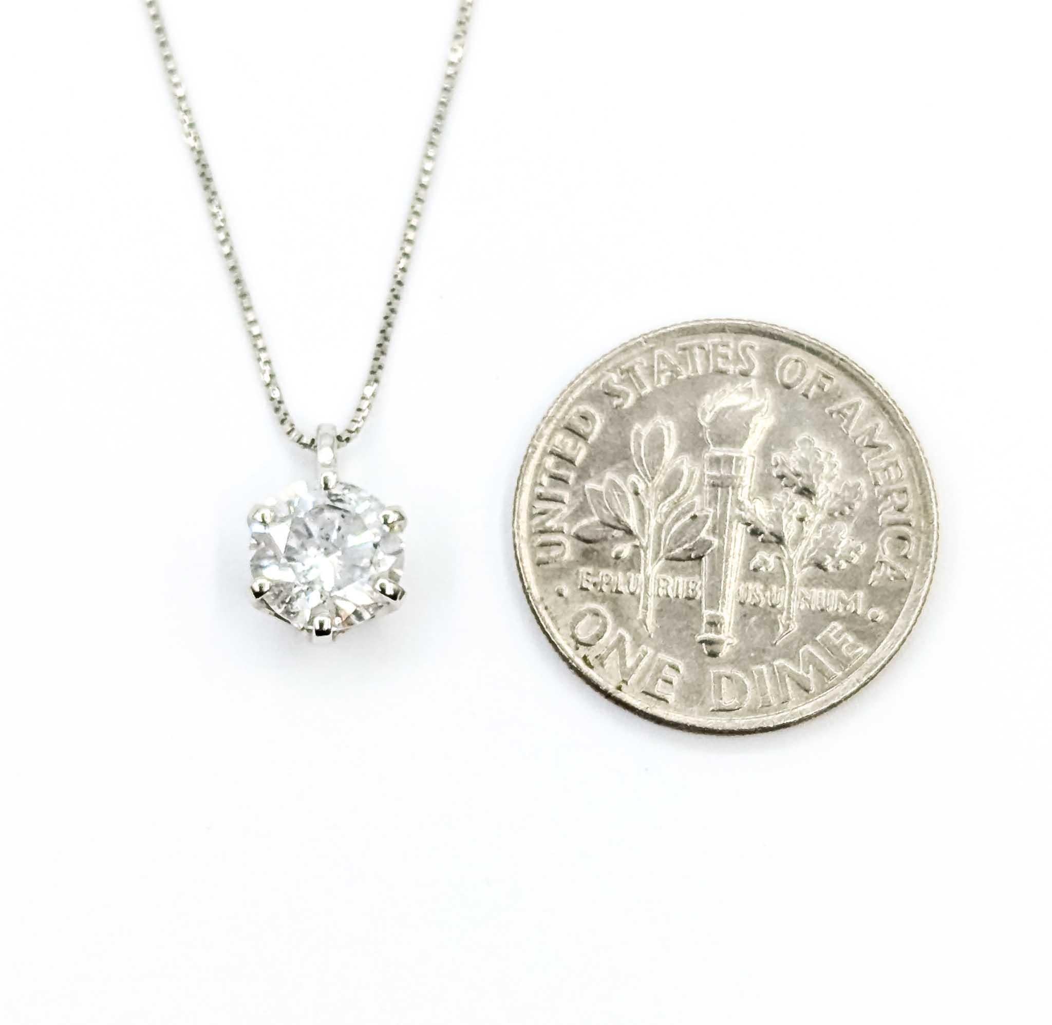 Exquisite Diamond Solitaire Pendant in 850pt Gold For Sale 3
