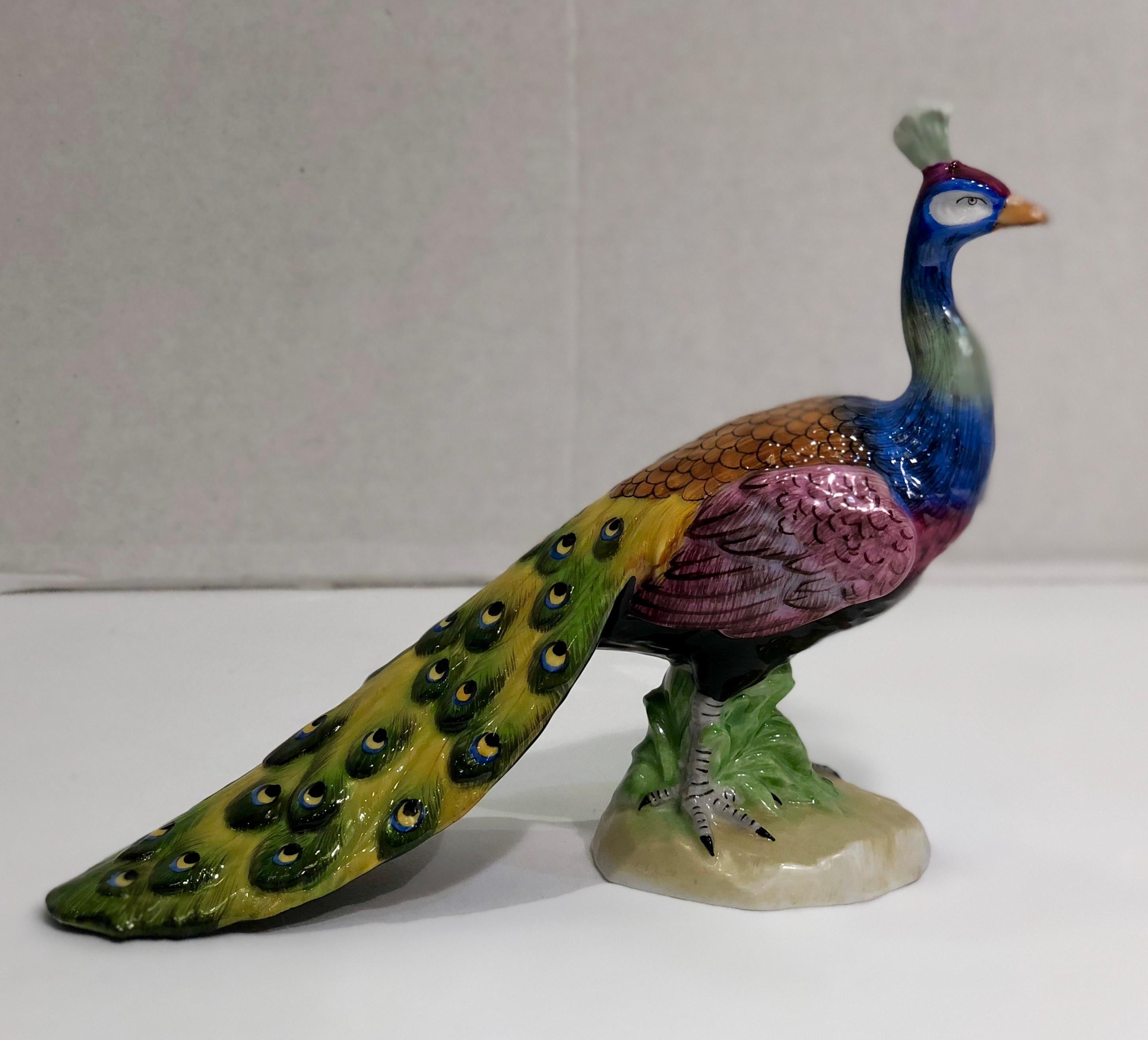 Exquisita Figurilla de Porcelana Dresden Porcelain Peacock Tail Closed Facing Forward Alemania en venta 4