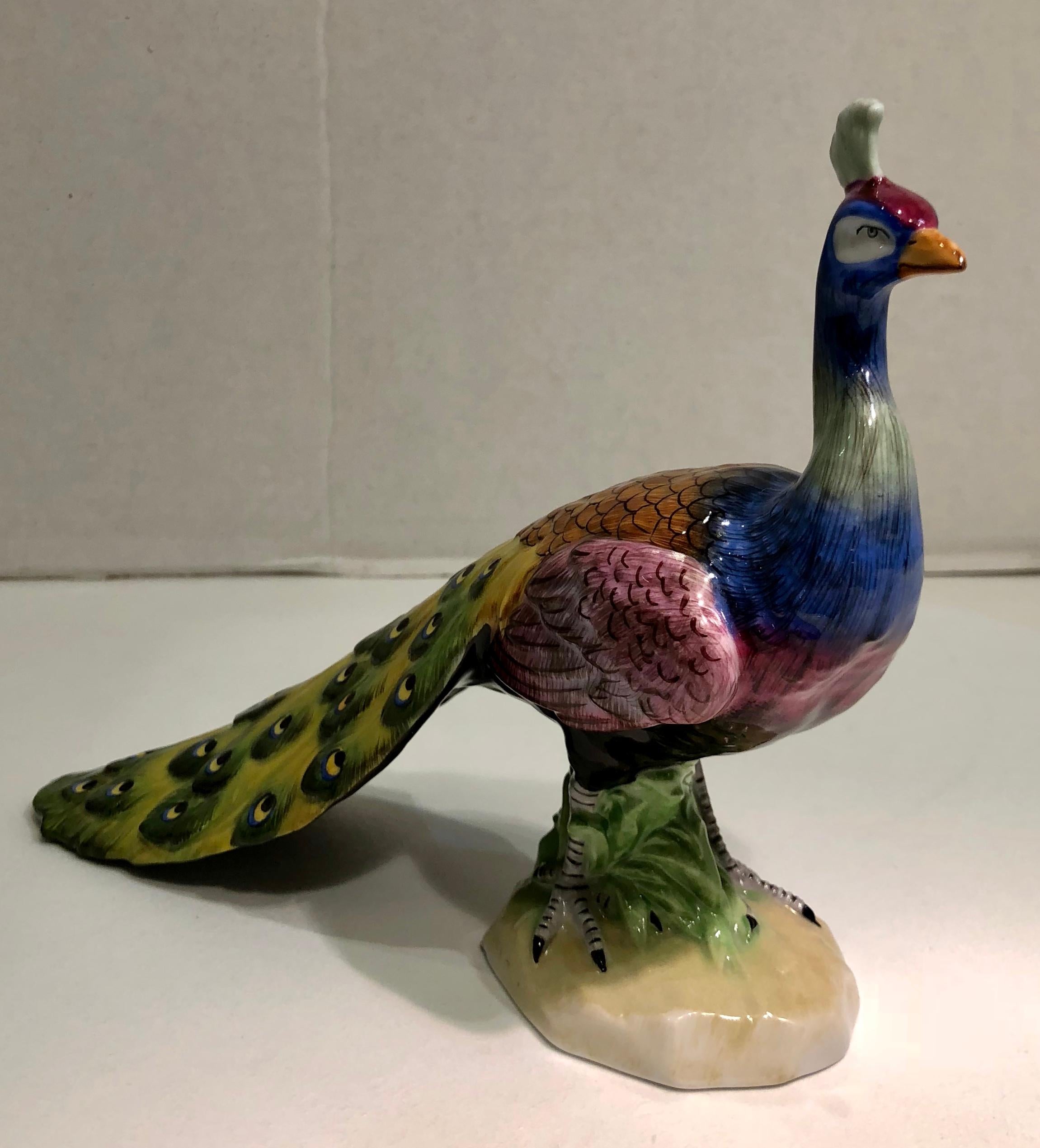 Allemand Exquise Dresden Porcelain Peacock Tail Closed Facing Forward Figurine Germany en vente
