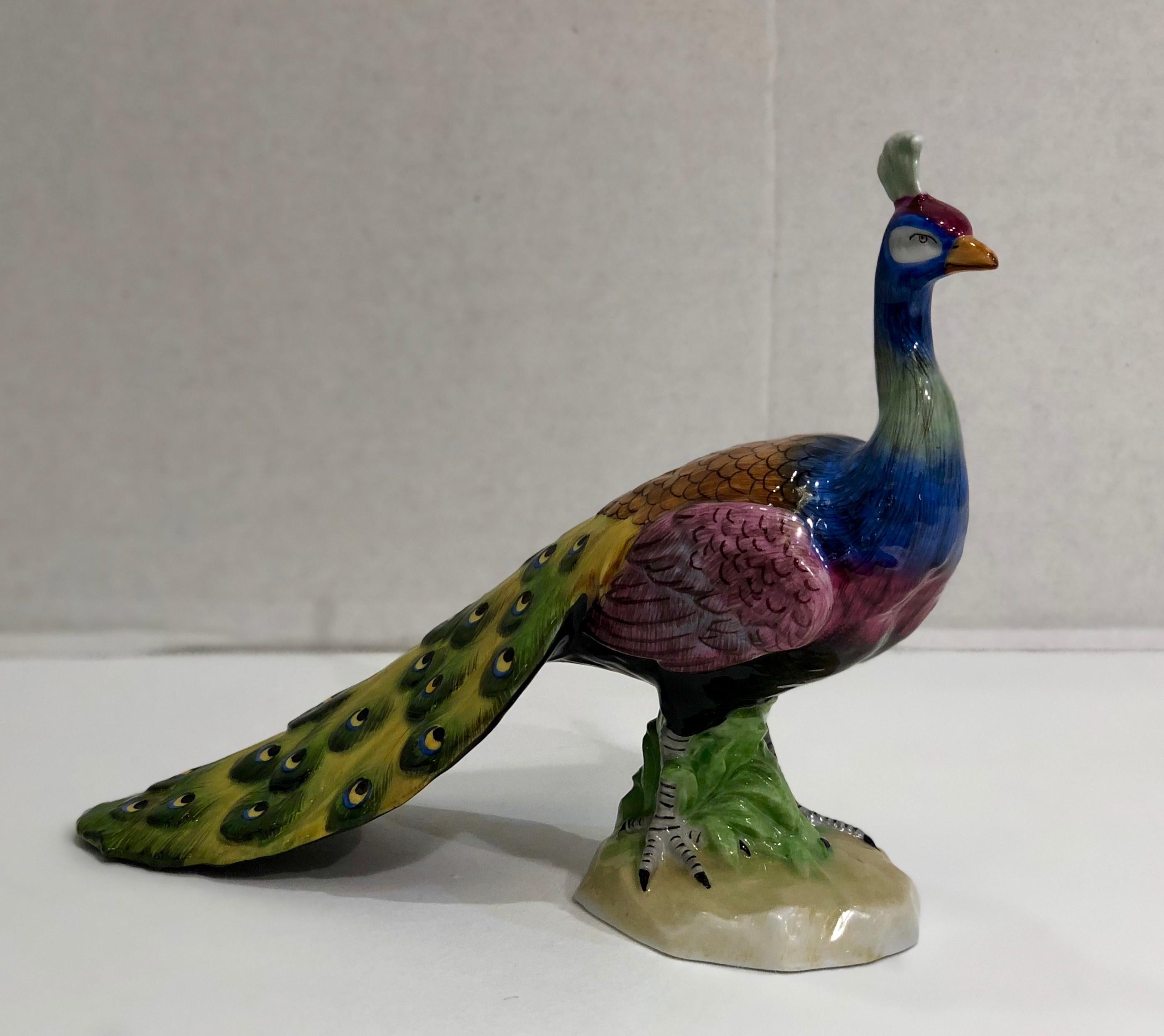 Exquisita Figurilla de Porcelana Dresden Porcelain Peacock Tail Closed Facing Forward Alemania en venta 2