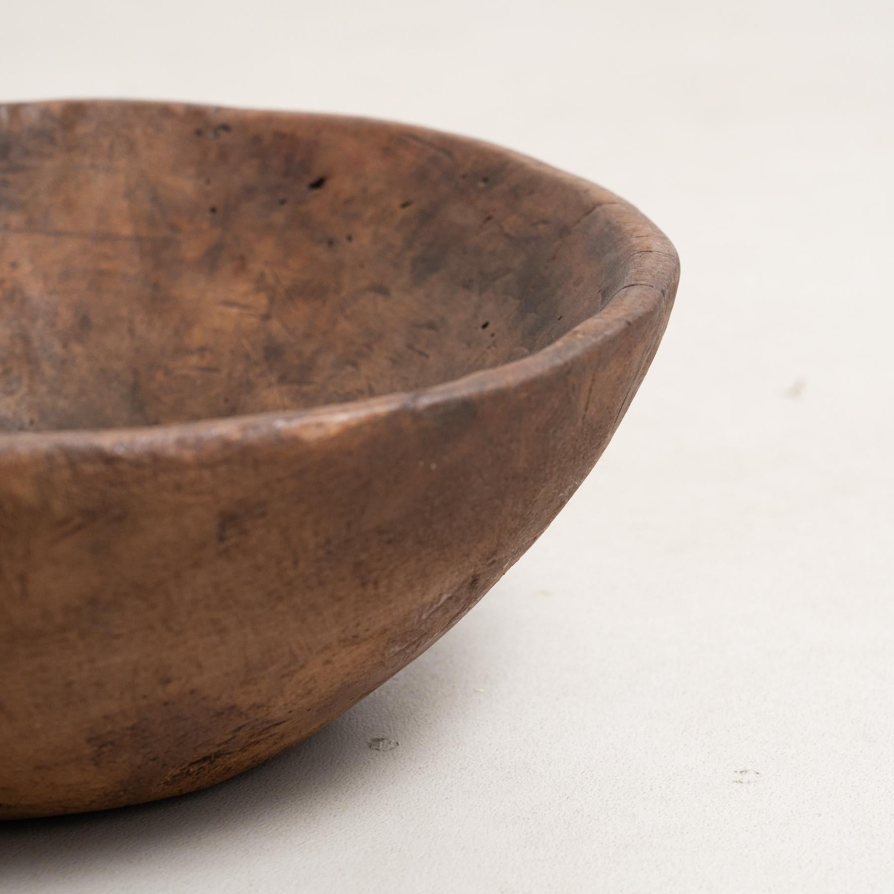 Exquisite Early 20th Century Italian Wooden Bowl -Sculptural Piece from the 1940 For Sale 5