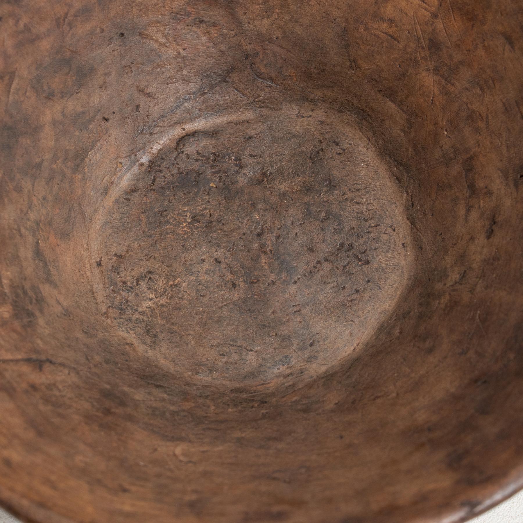 Exquisite Early 20th Century Italian Wooden Bowl -Sculptural Piece from the 1940 For Sale 6