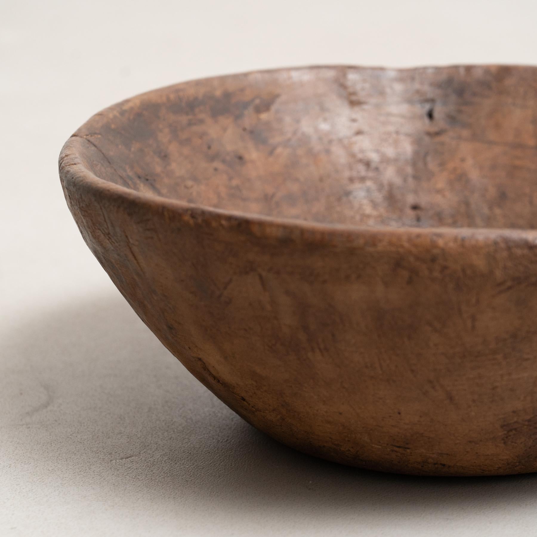 Exquisite Early 20th Century Italian Wooden Bowl -Sculptural Piece from the 1940 For Sale 7