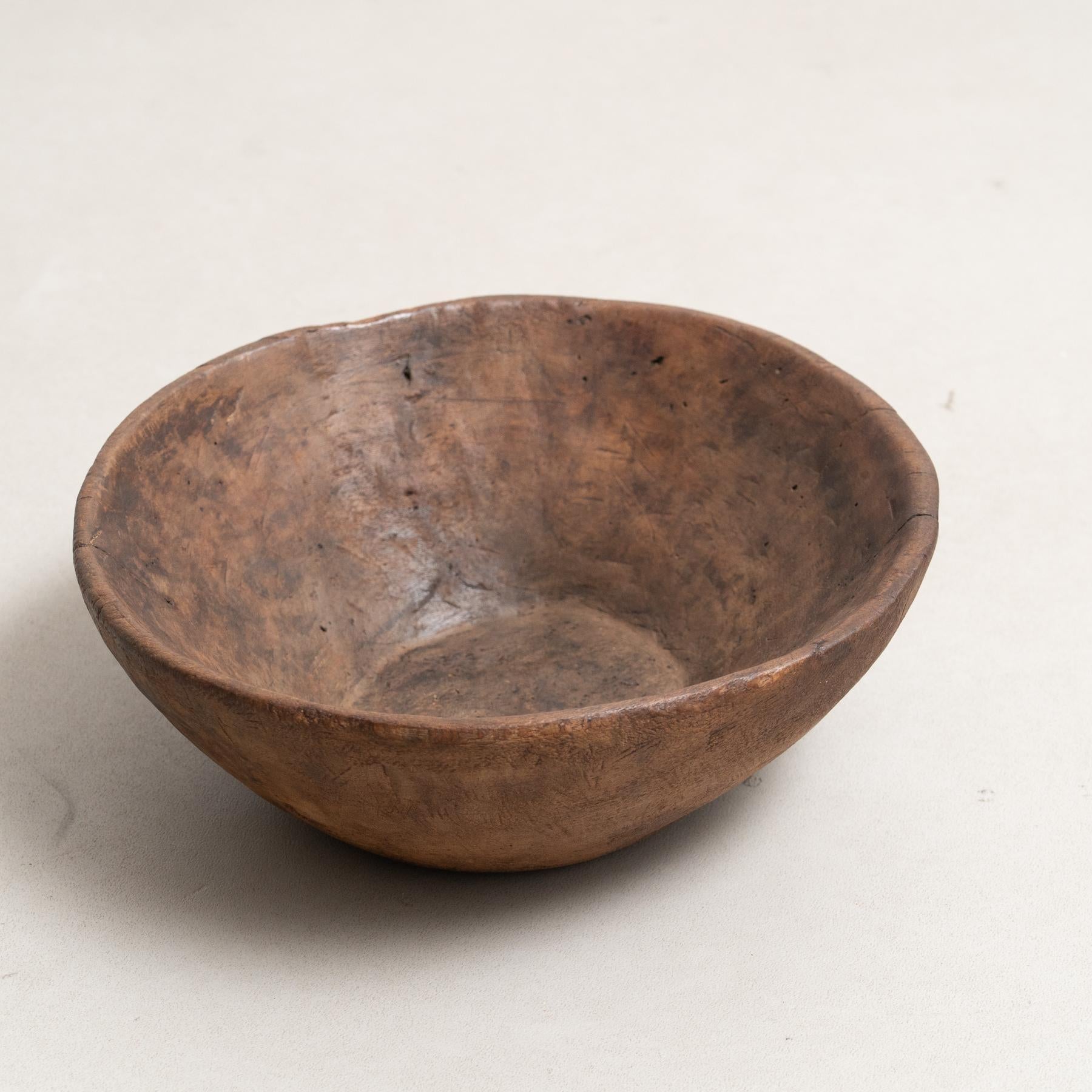 Exquisite Early 20th Century Italian Wooden Bowl -Sculptural Piece from the 1940 In Good Condition For Sale In Barcelona, ES