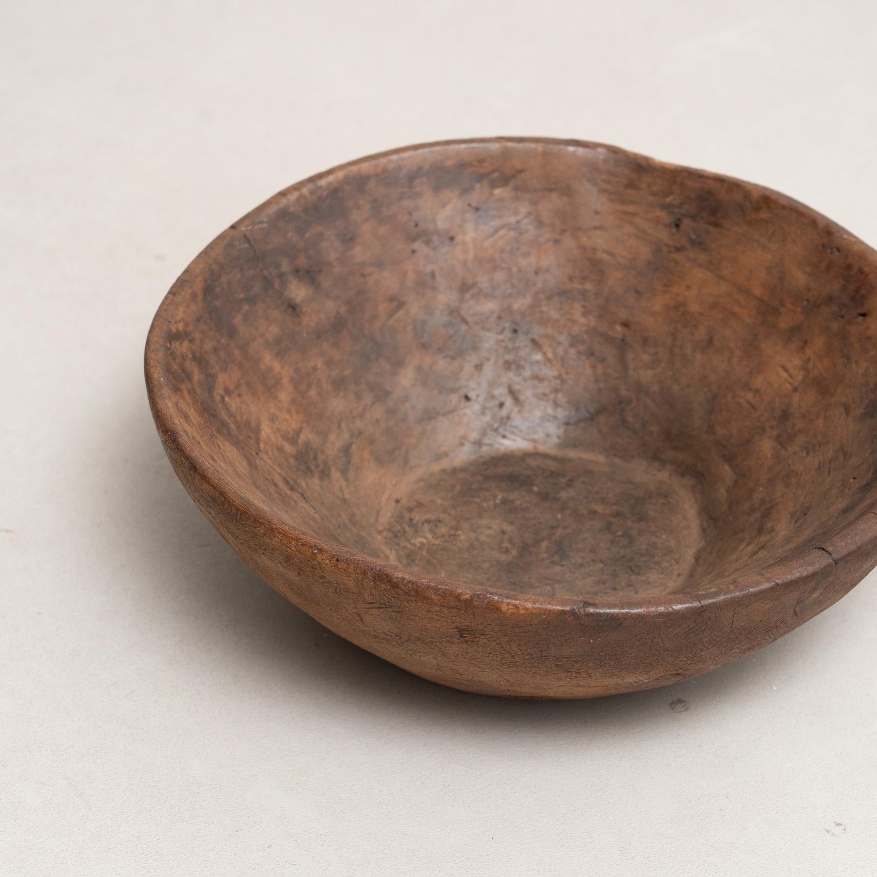 Exquisite Early 20th Century Italian Wooden Bowl -Sculptural Piece from the 1940 For Sale 2