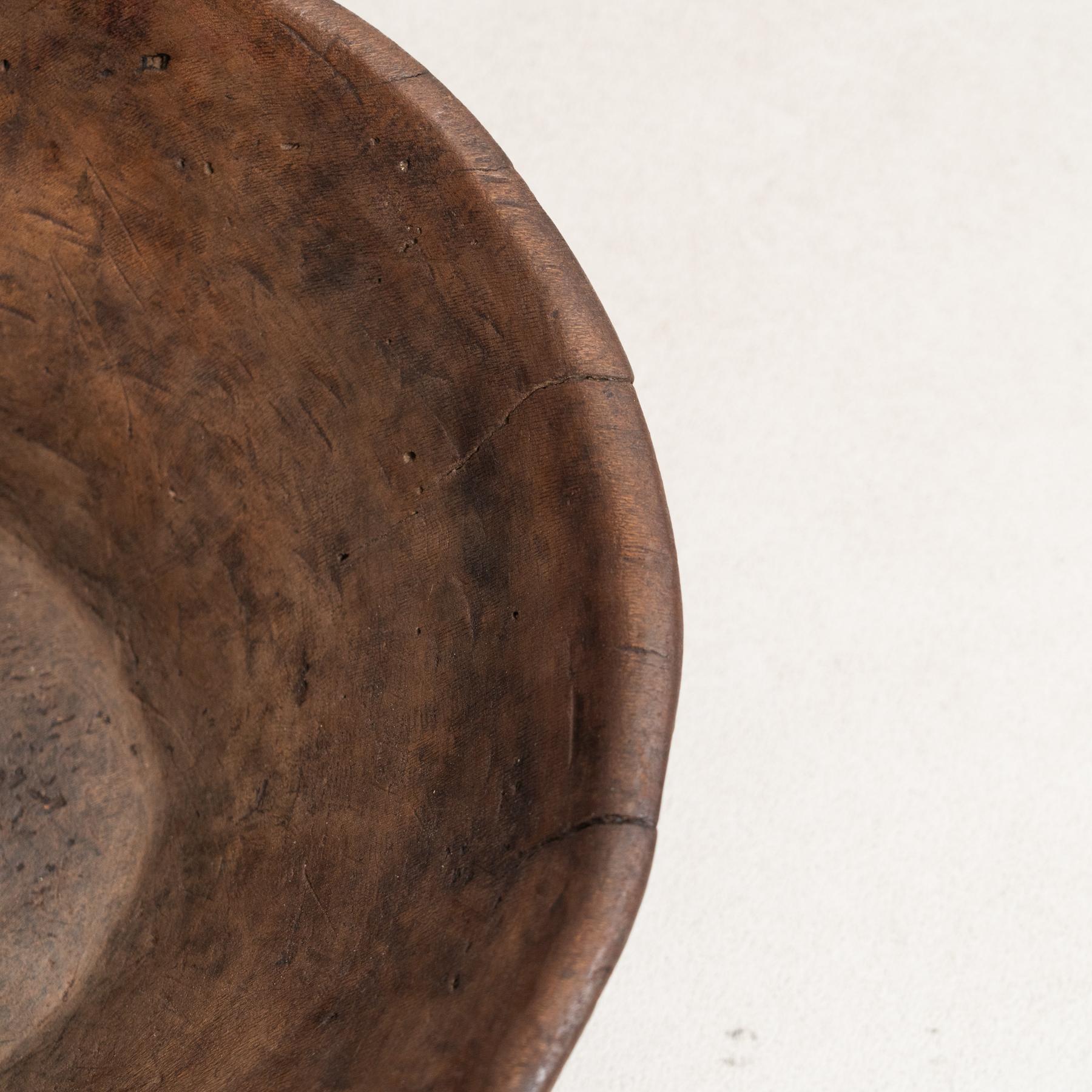 Exquisite Early 20th Century Italian Wooden Bowl -Sculptural Piece from the 1940 For Sale 4