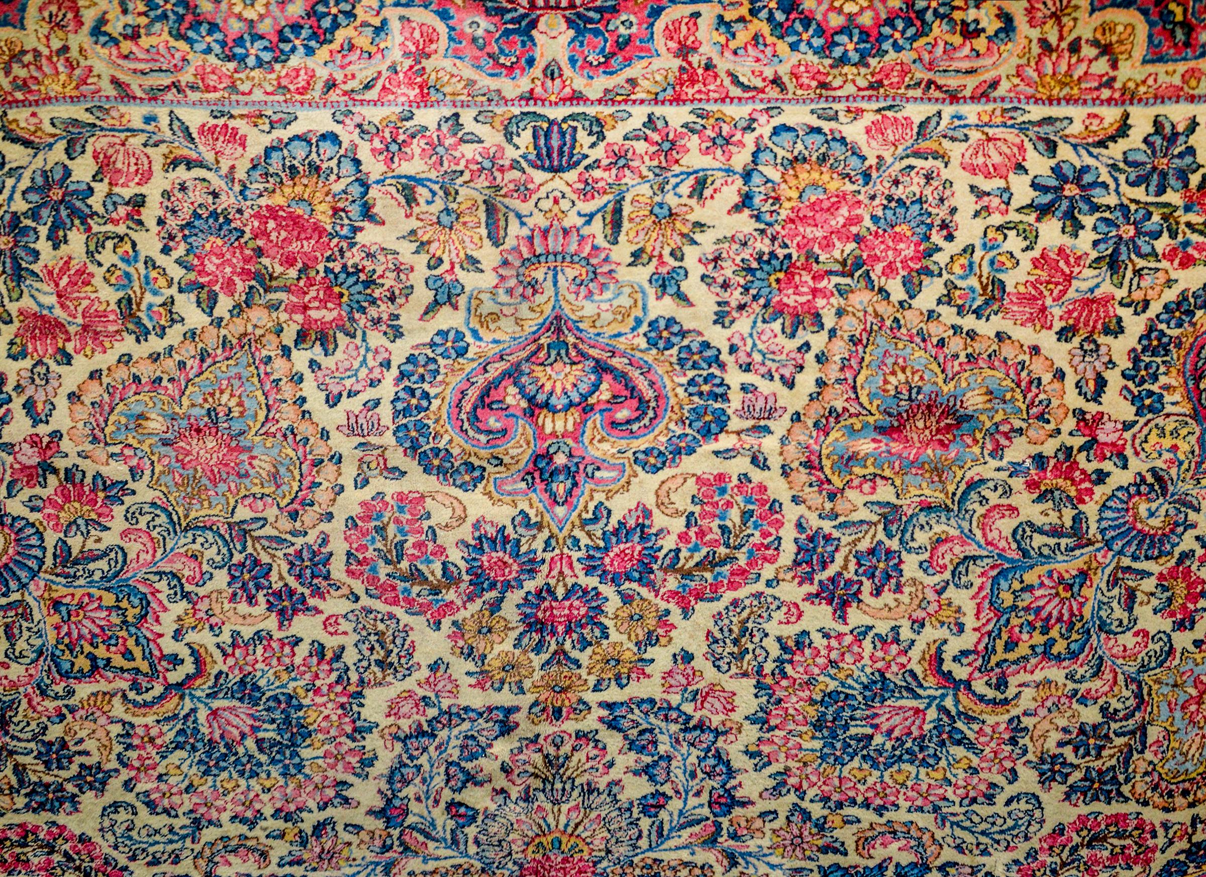 Tintura vegetale Squisito tappeto Lavar Kirman dei primi del Novecento in vendita